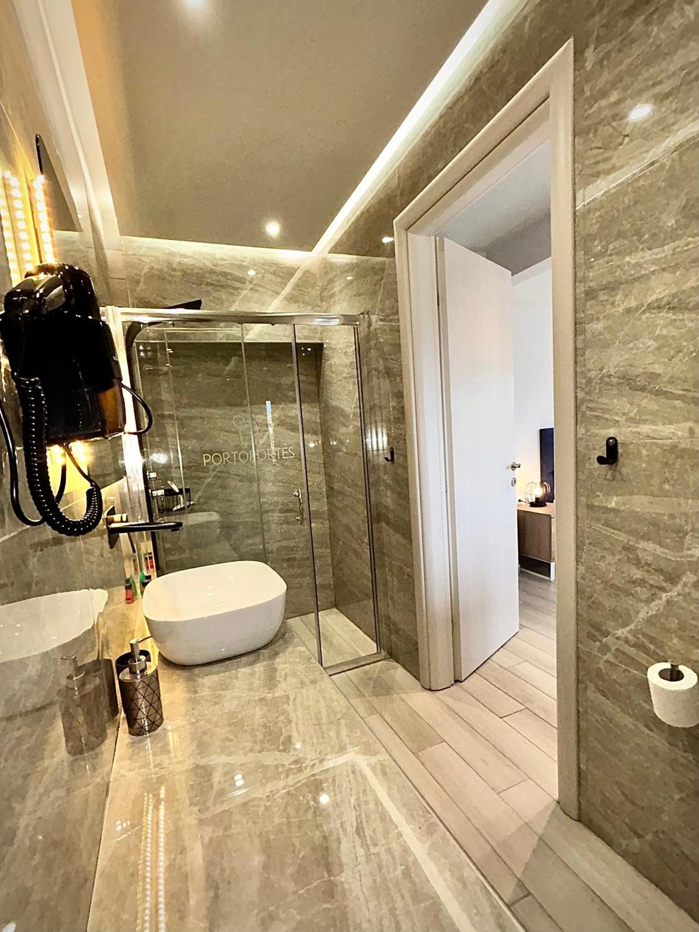 Shower in PORTO PORTES suites