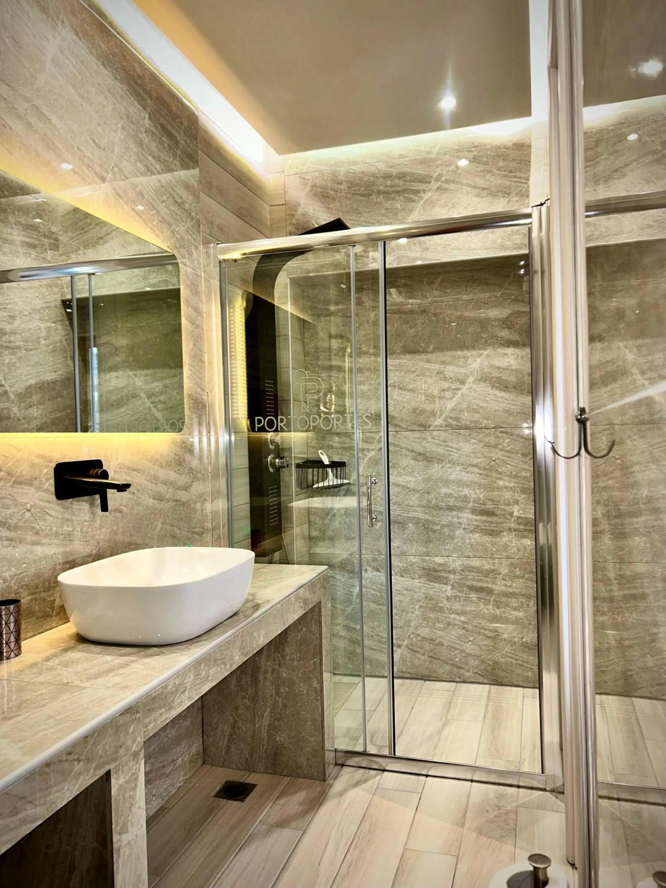 Shower in PORTO PORTES suites