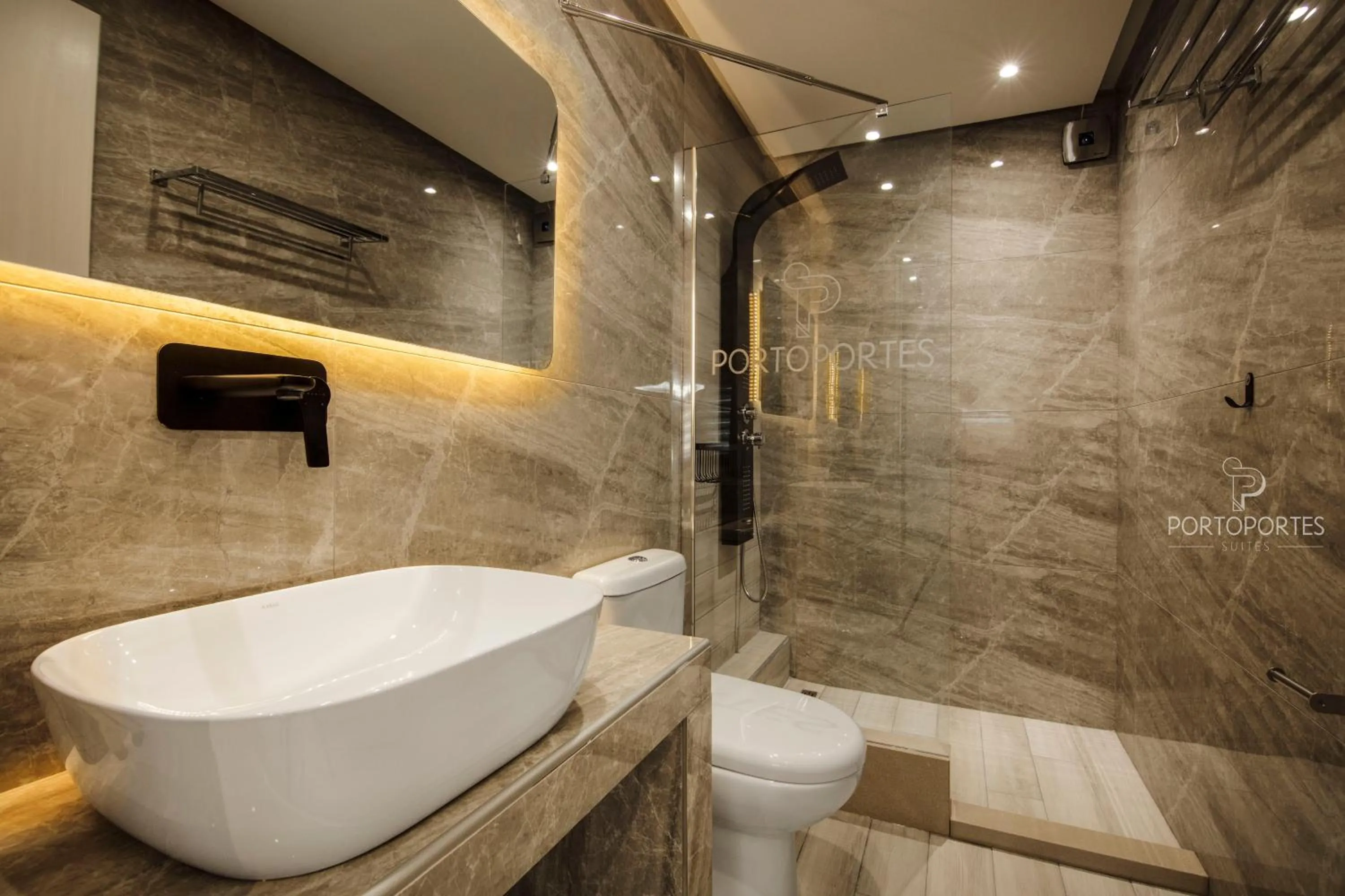 Shower in PORTO PORTES suites