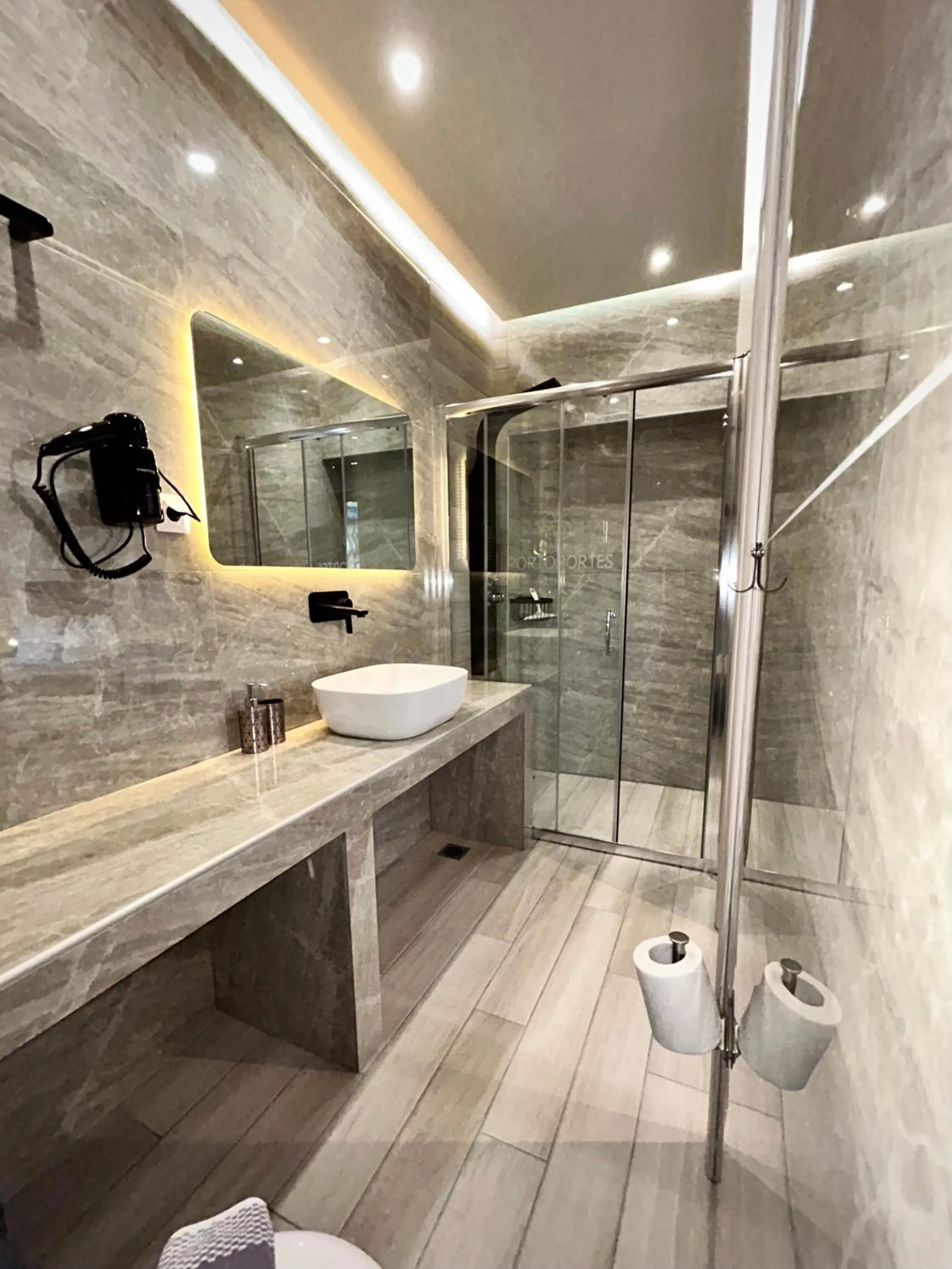 Shower in PORTO PORTES suites