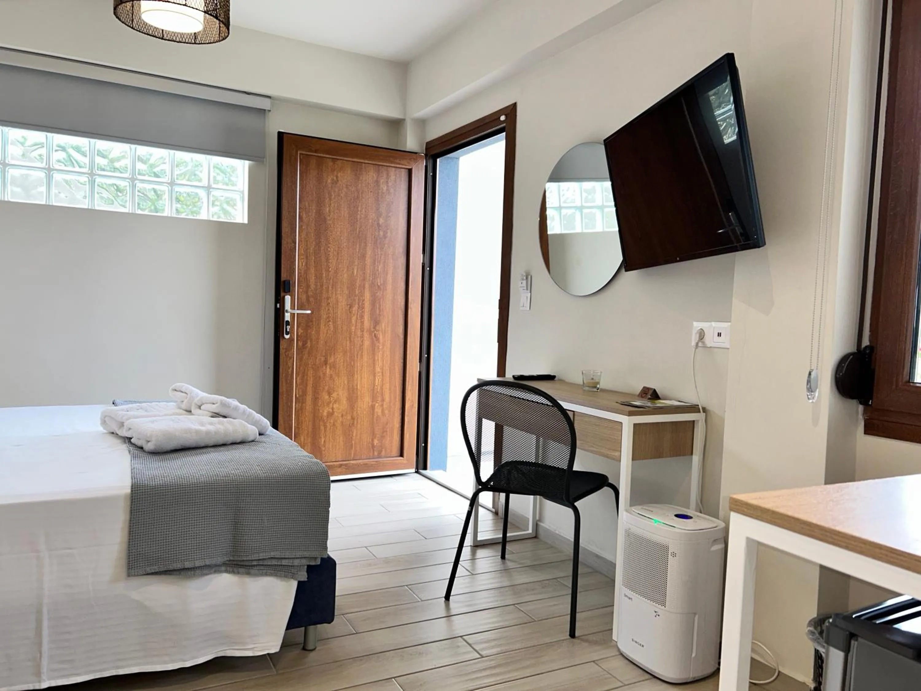 Photo of the whole room in PORTO PORTES suites