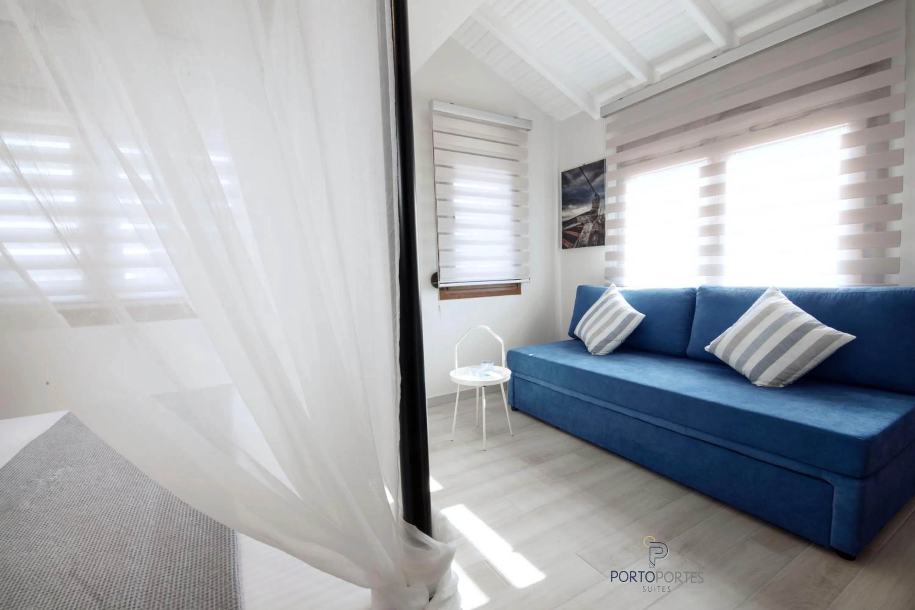 Photo of the whole room in PORTO PORTES suites