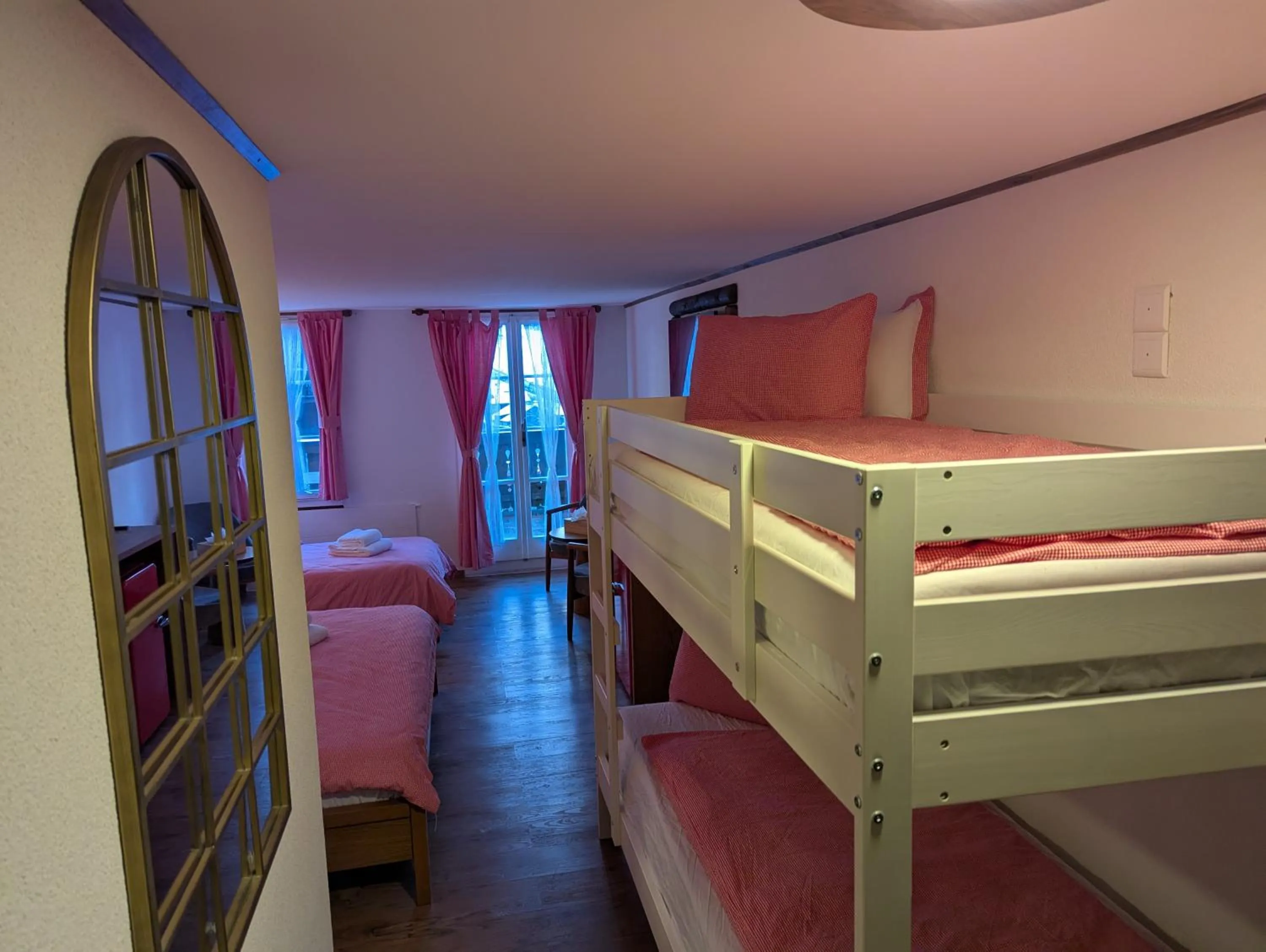 bunk bed, Bed in Hotel Schützen Lauterbrunnen