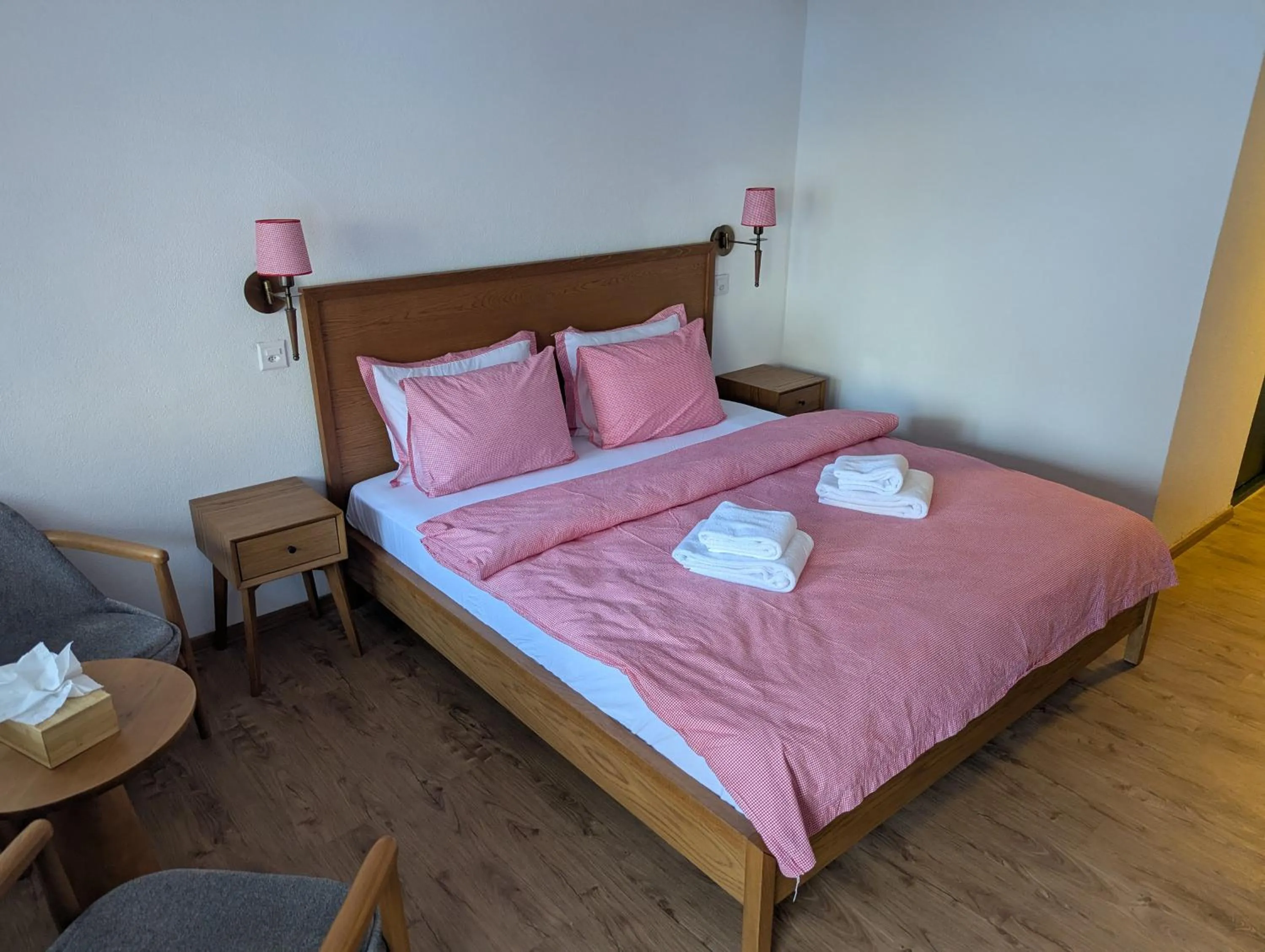 Bedroom, Bed in Hotel Schützen Lauterbrunnen