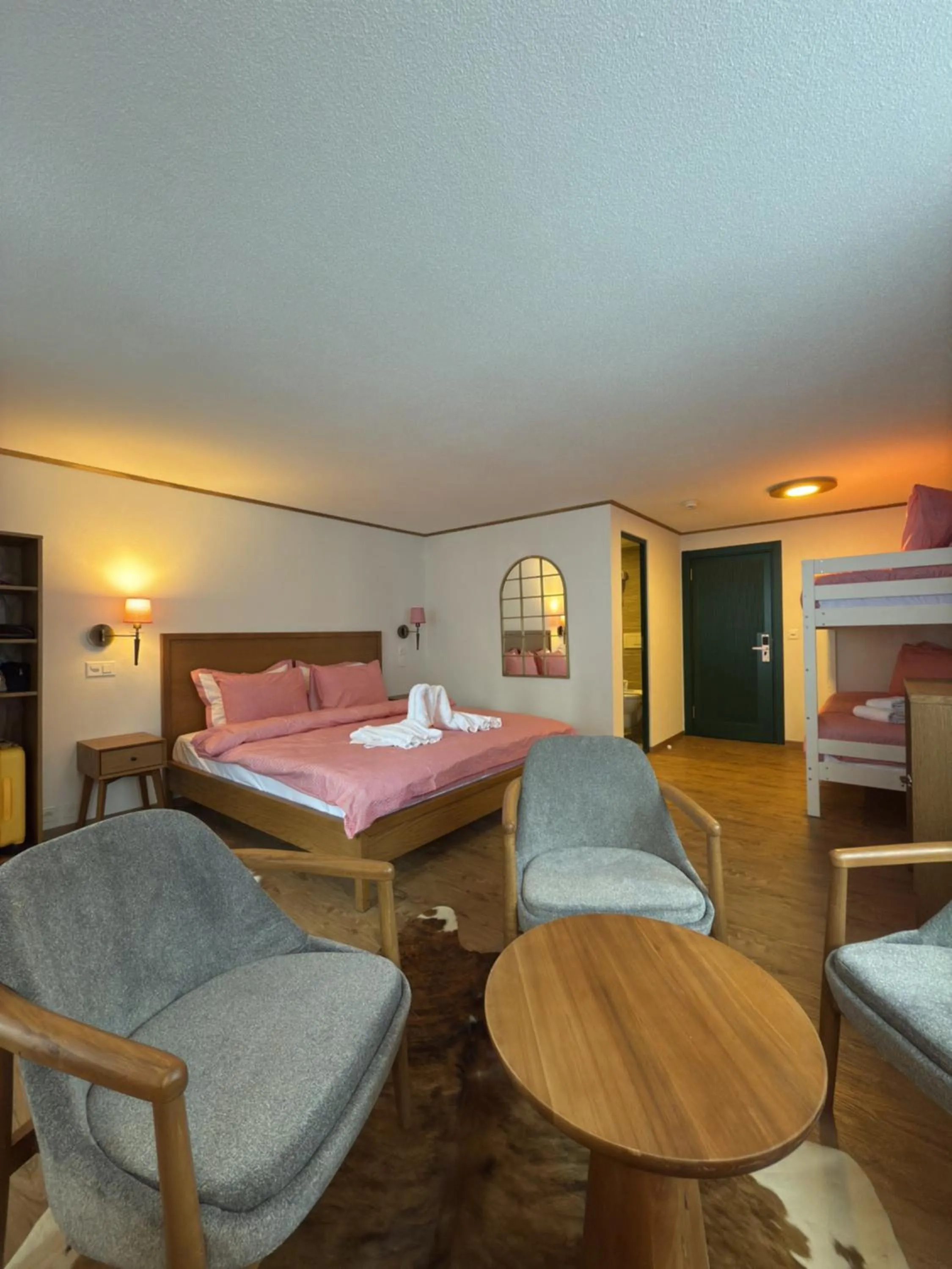 Photo of the whole room, Bed in Hotel Schützen Lauterbrunnen