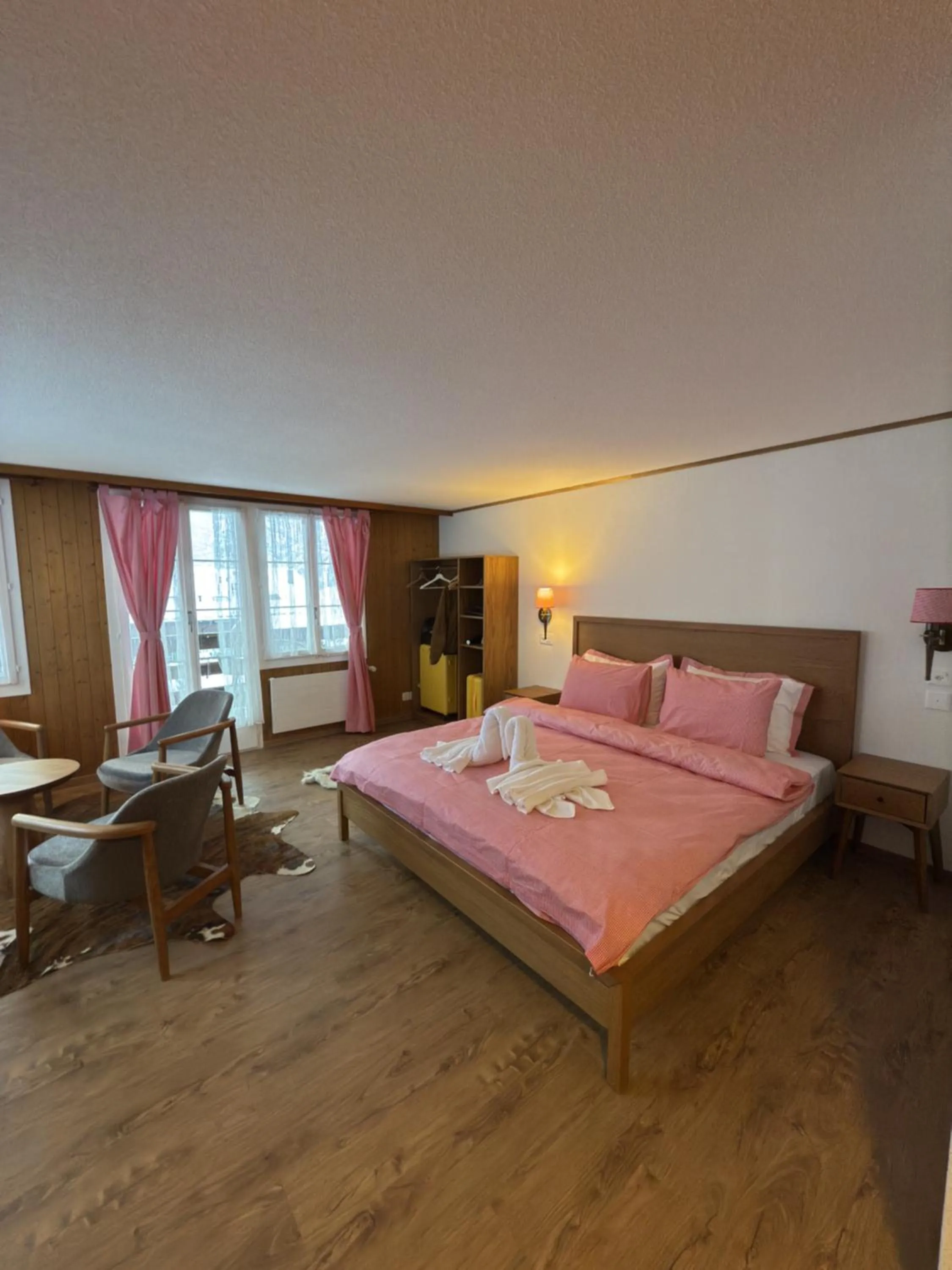 Photo of the whole room, Bed in Hotel Schützen Lauterbrunnen