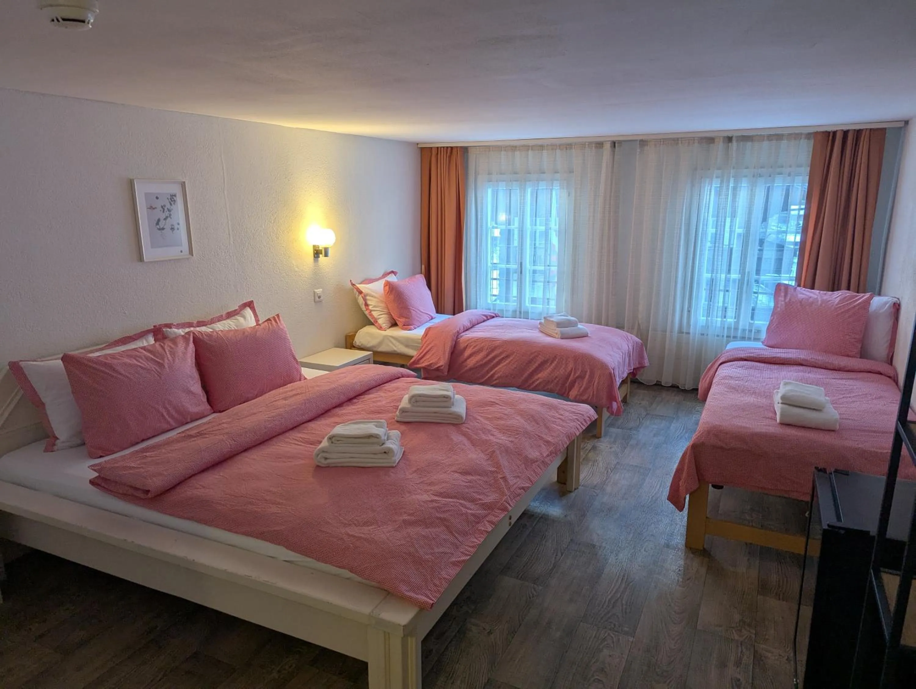 Photo of the whole room, Bed in Hotel Schützen Lauterbrunnen