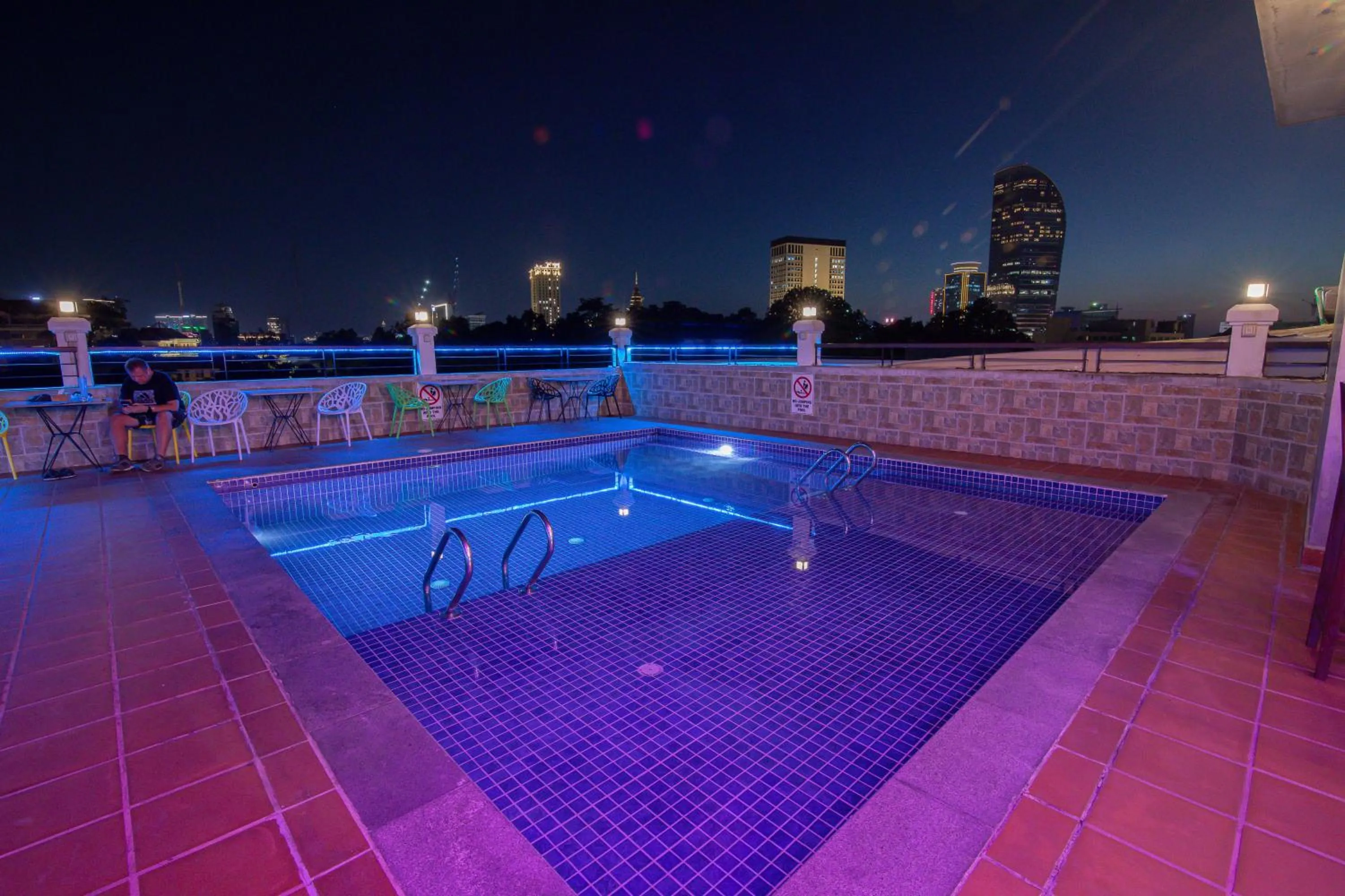 Night in Pooltop Phnom Penh