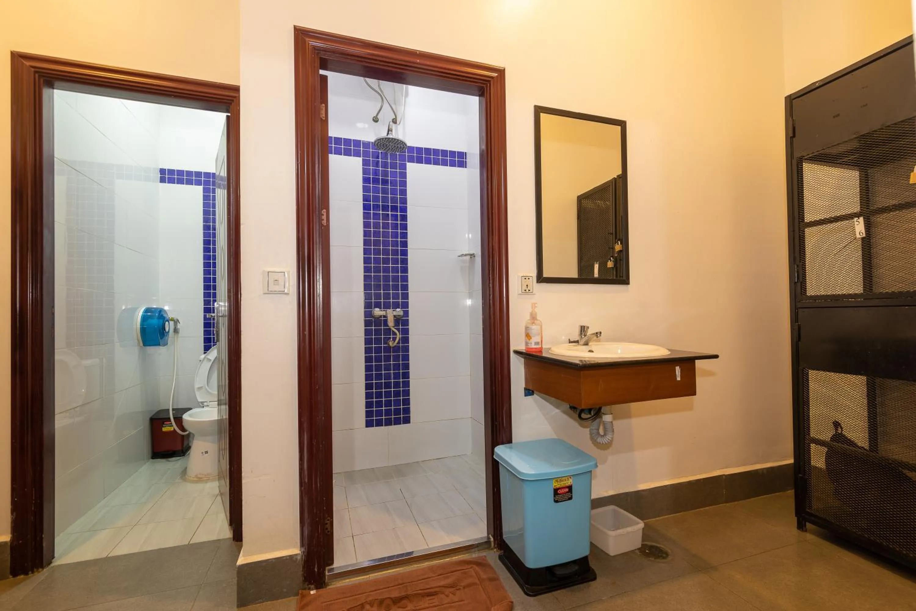 Toilet in Pooltop Phnom Penh