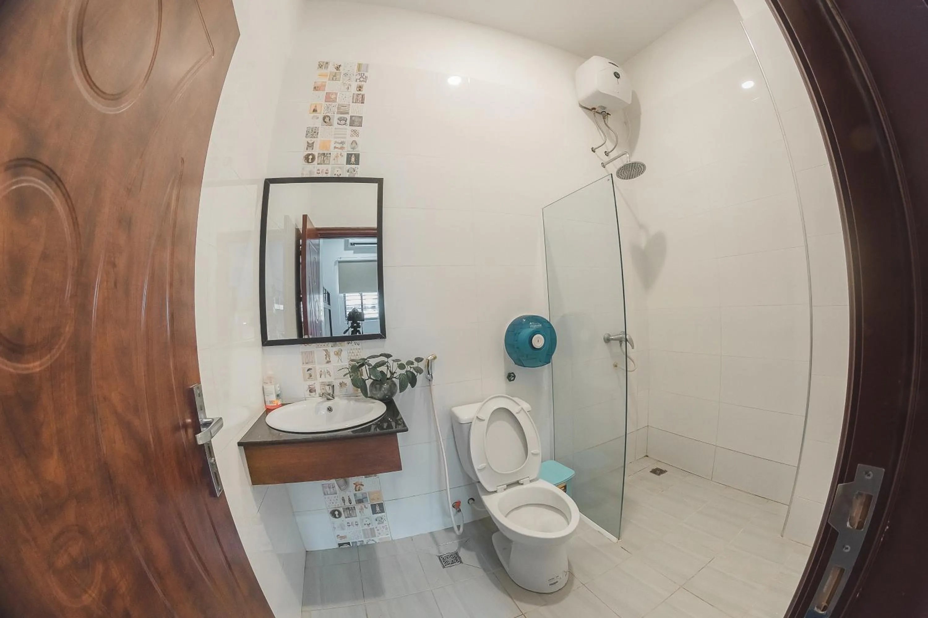 Toilet in Pooltop Phnom Penh