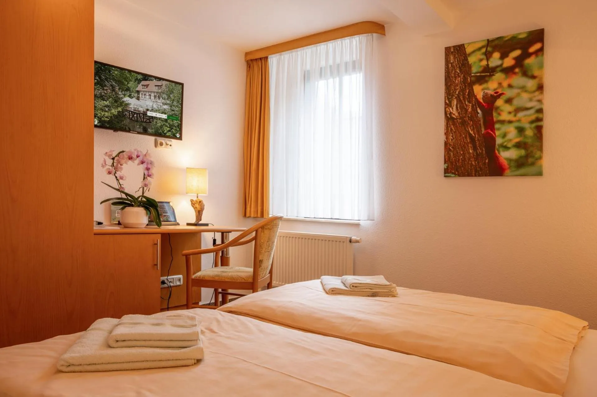 Photo of the whole room, Bed in Zur Margarethenmühle - Landgasthof und Waldhotel