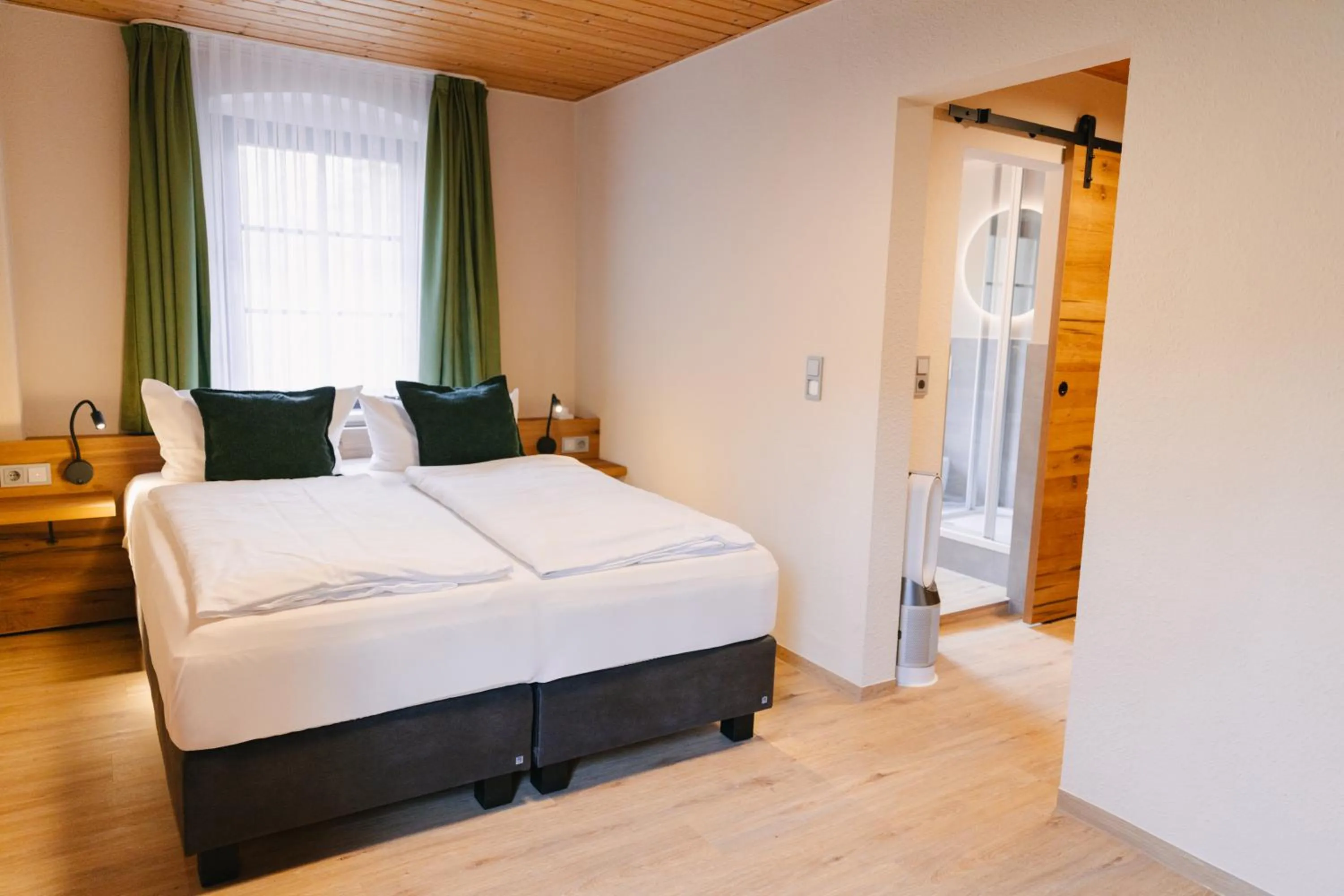 Bed in Zur Margarethenmühle - Landgasthof und Waldhotel