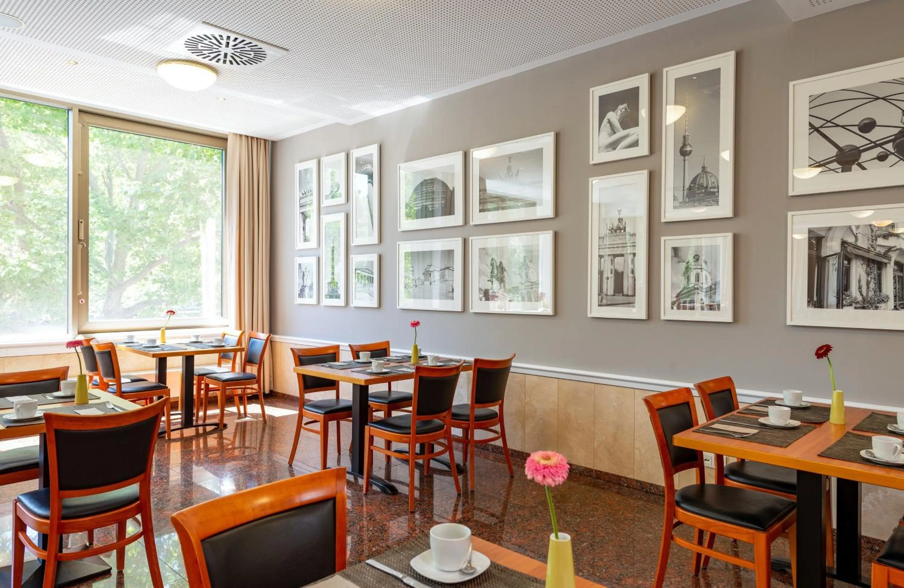 Breakfast in Leonardo Hotel Berlin KU'DAMM