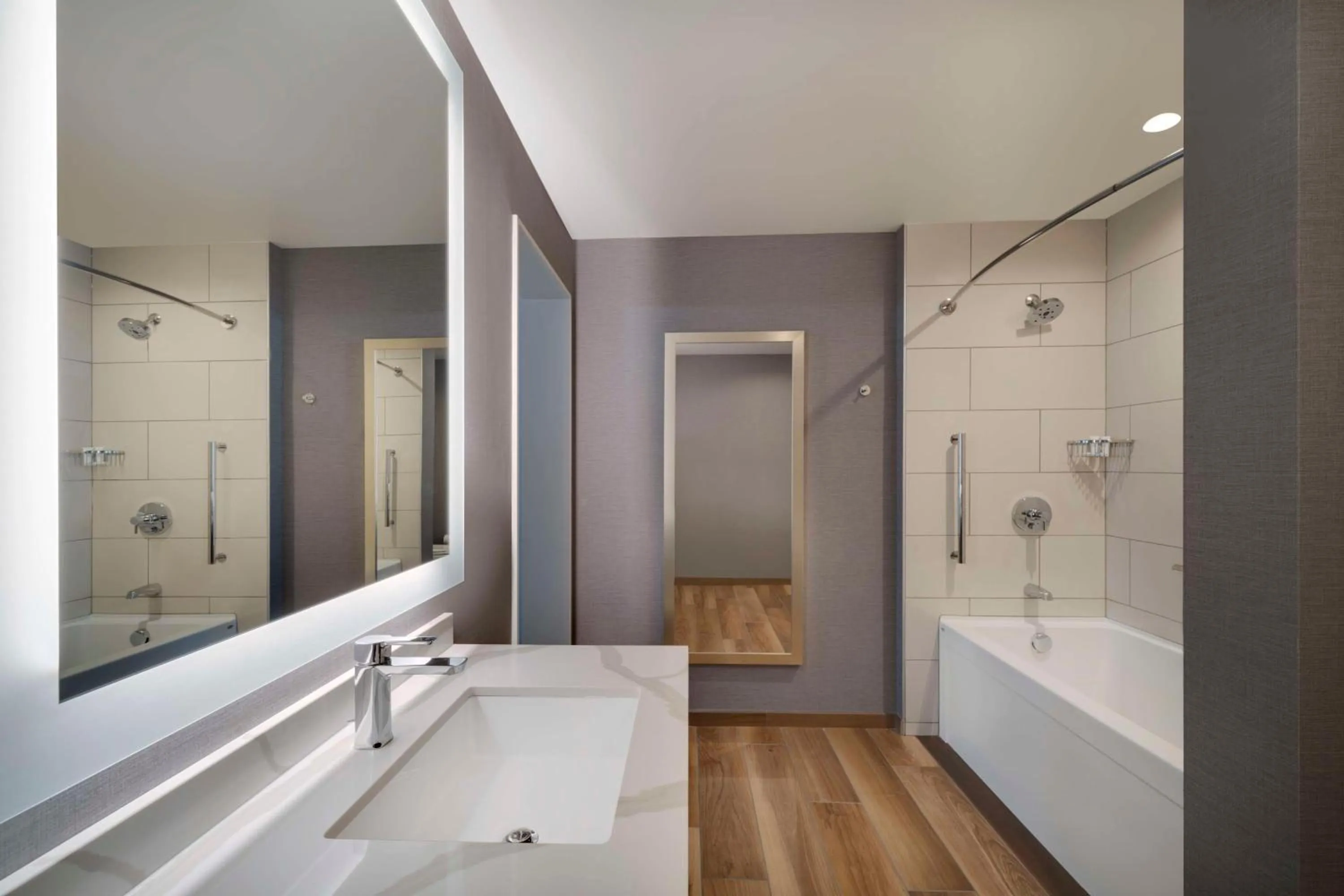 Bathroom in Hyatt House LAX Century Blvd