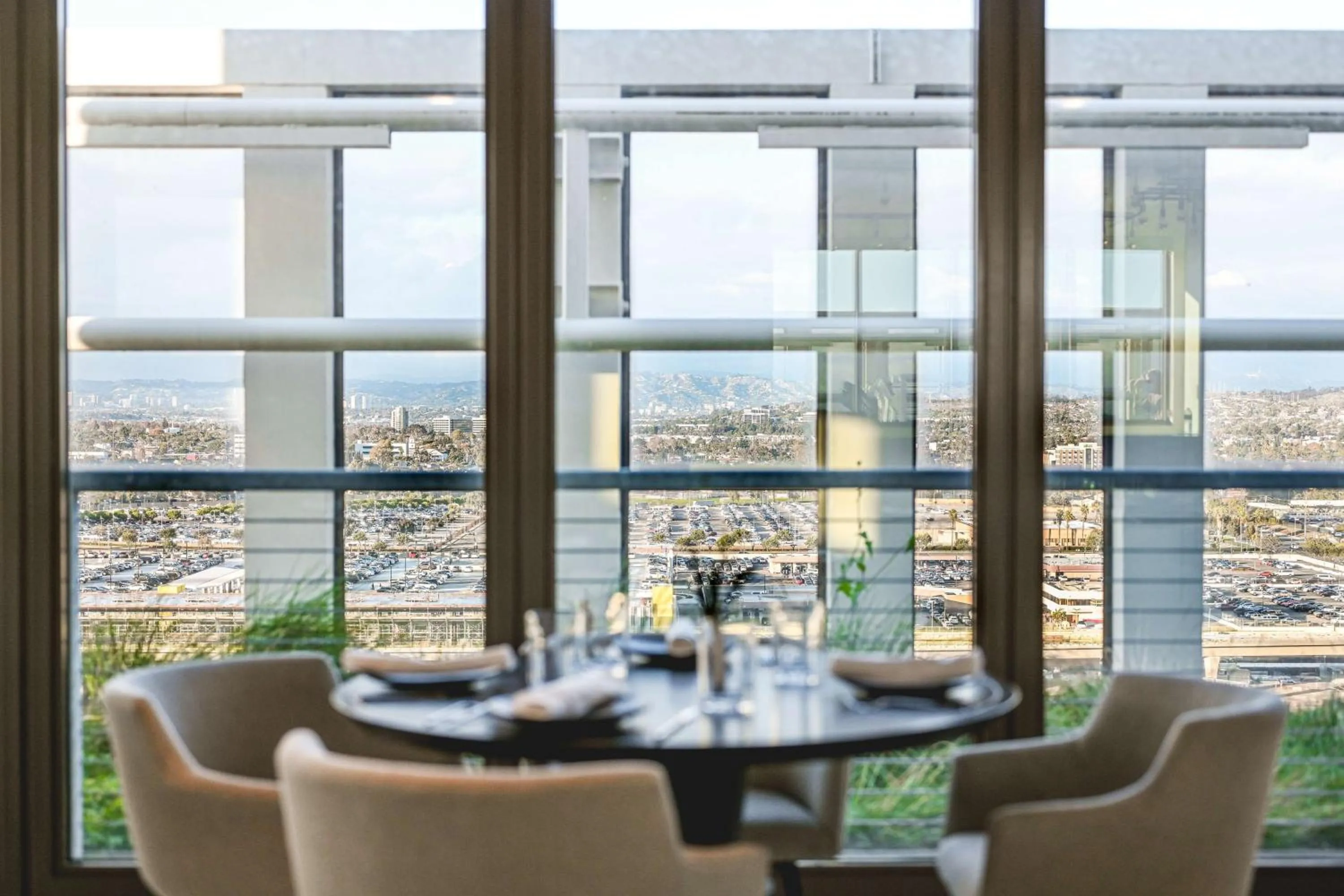 Restaurant/places to eat in Hyatt Place LAX/Century BLVD