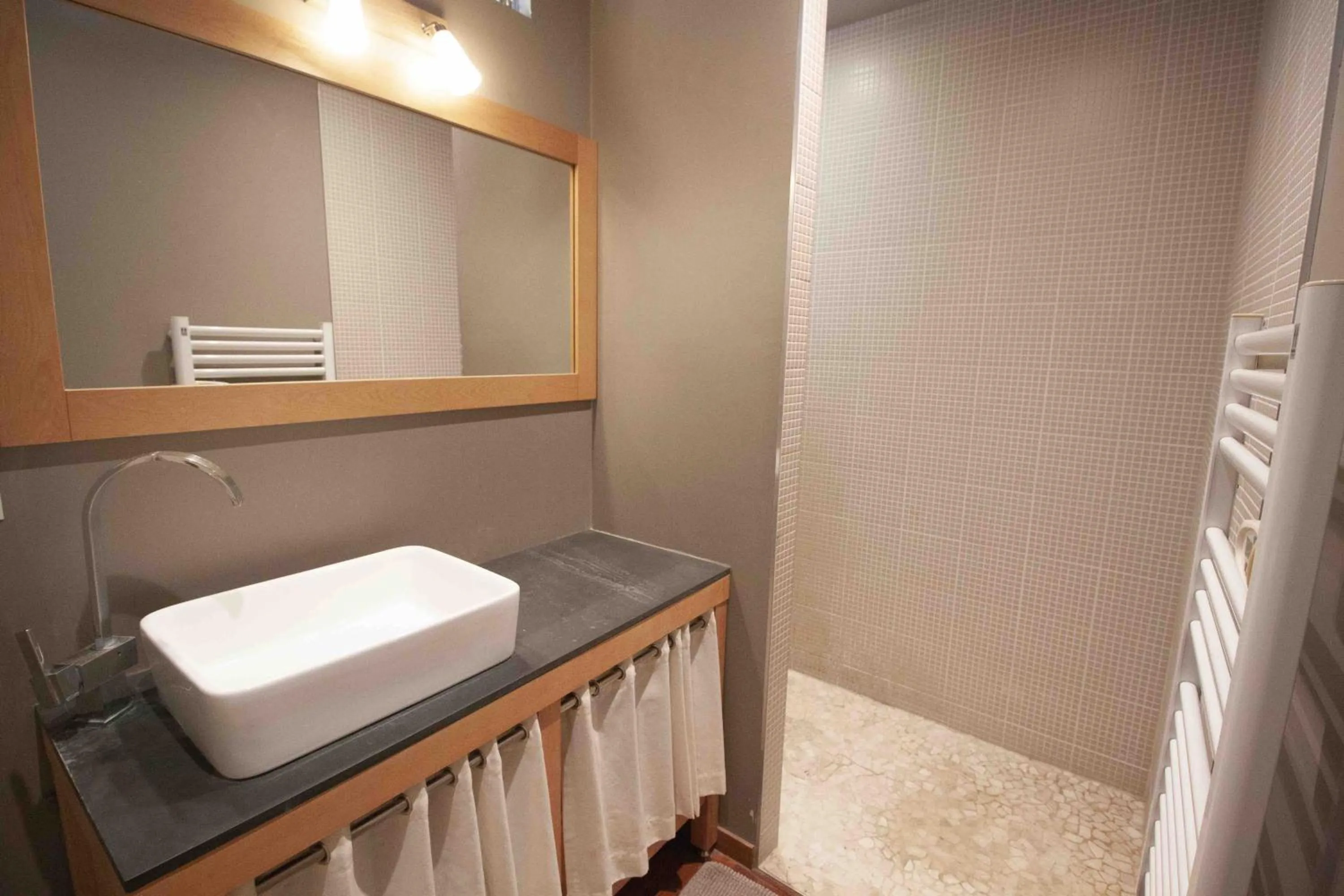 Bathroom in La Cour de Berthe Est