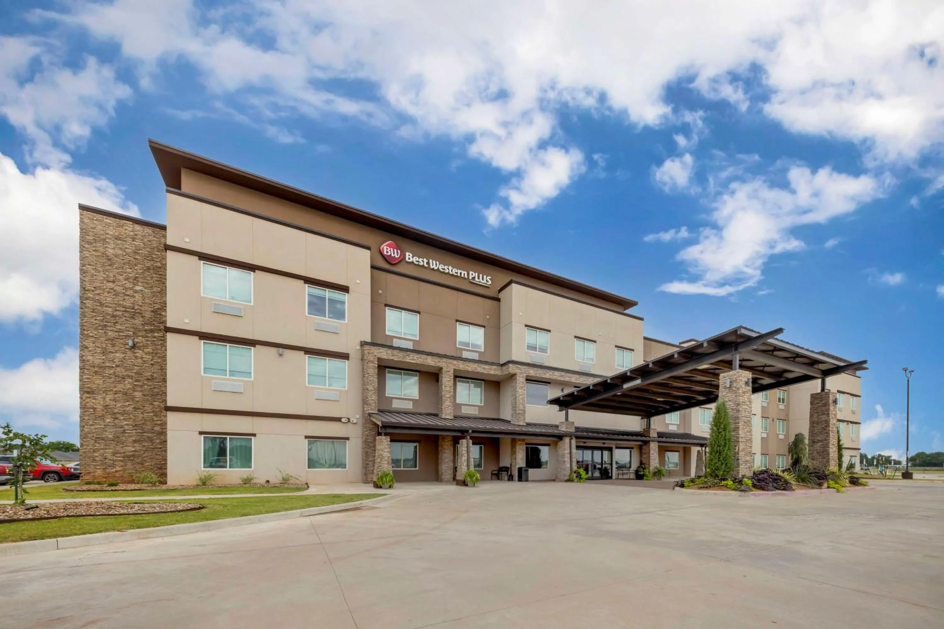 Property building in Best Western Plus Chickasha Inn