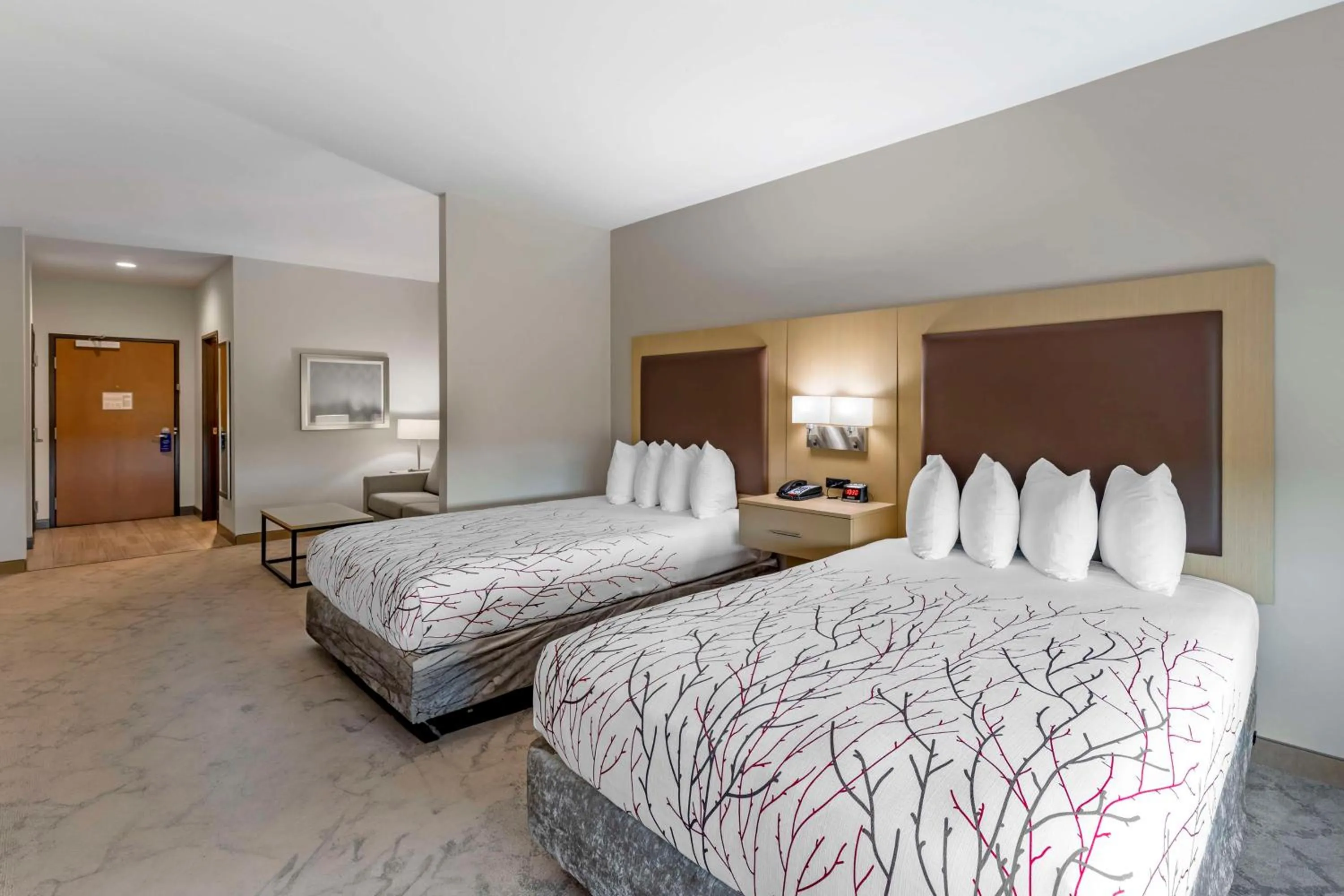 Photo of the whole room, Bed in Best Western Plus Chickasha Inn