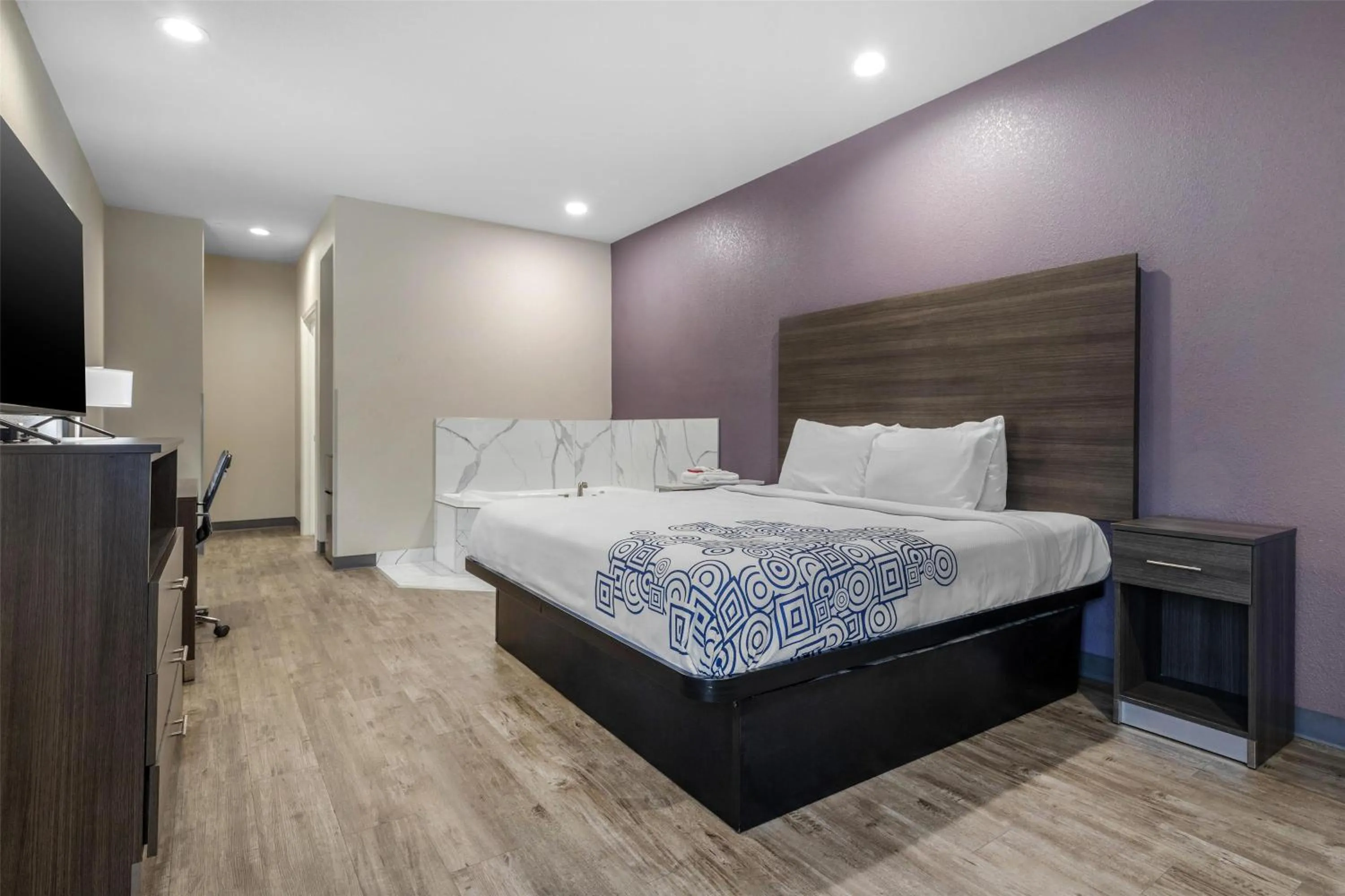 Bedroom, Bed in SureStay Plus Hotel by Best Western Ada