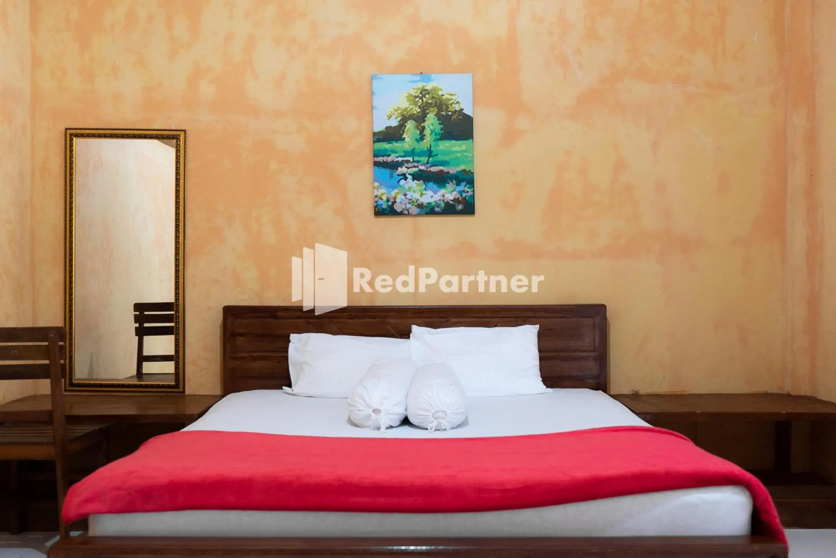 Deluxe Double Room in Pondok Kelapa Homestay near Unila Lampung RedPartner Deluxe Double Room in Pondok Kelapa Homestay near Unila Lampung RedPartner