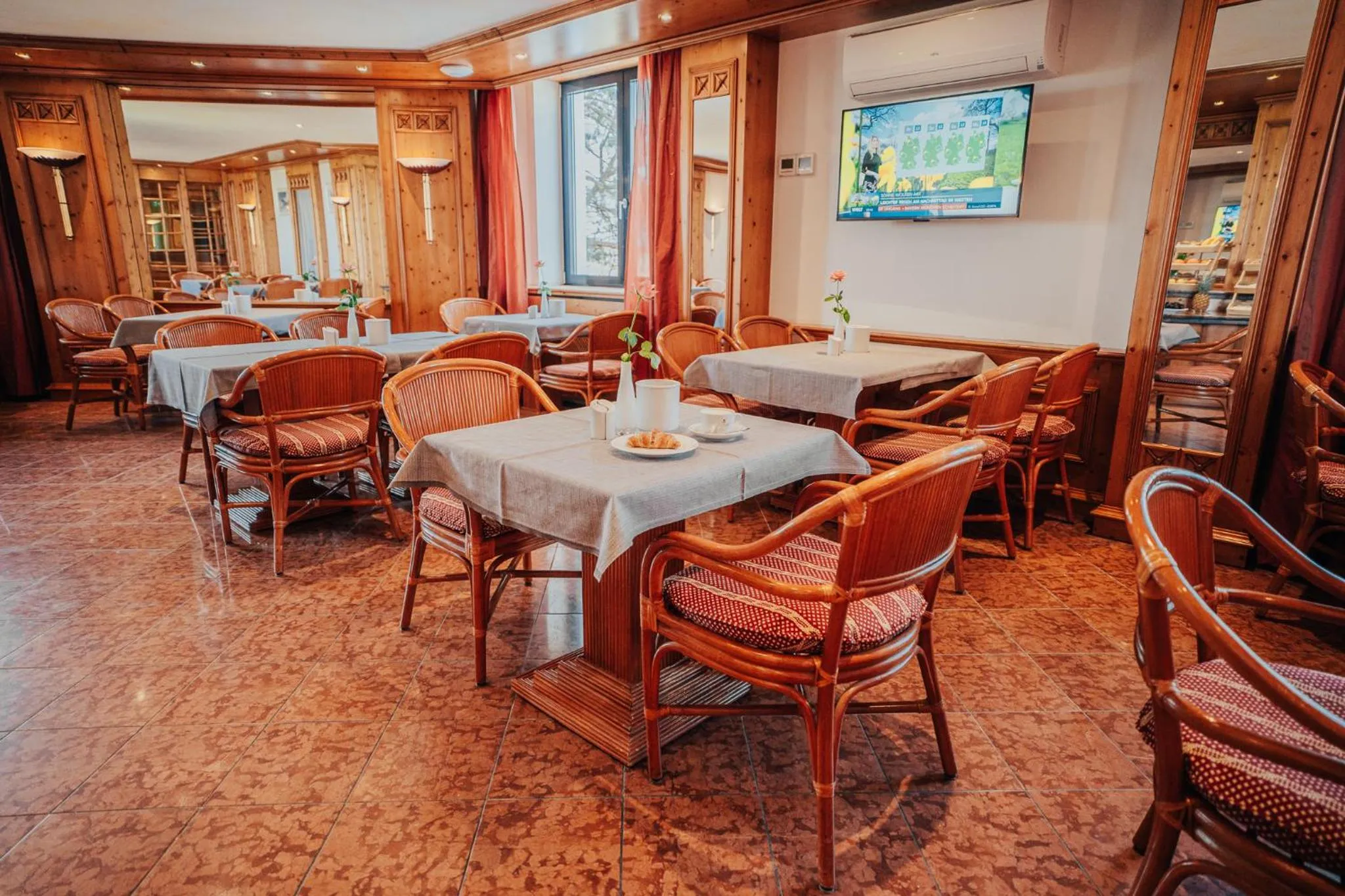 Buffet breakfast in Lechpark Hotel