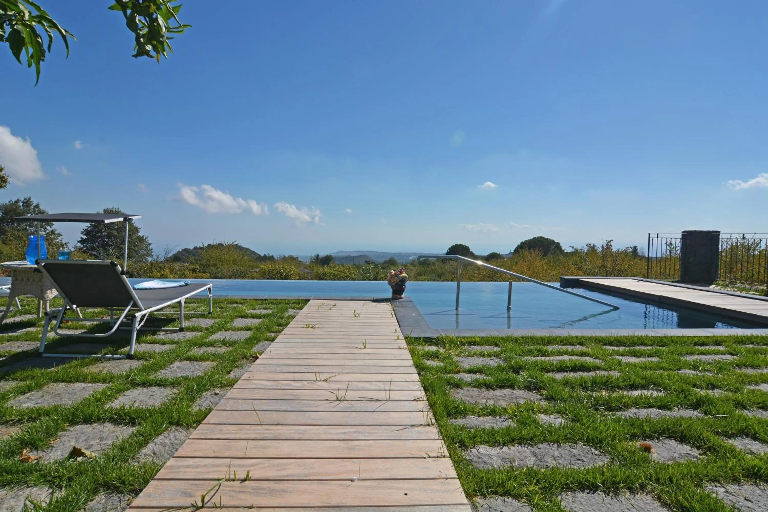 Swimming pool in Cirasa Luxury Country House