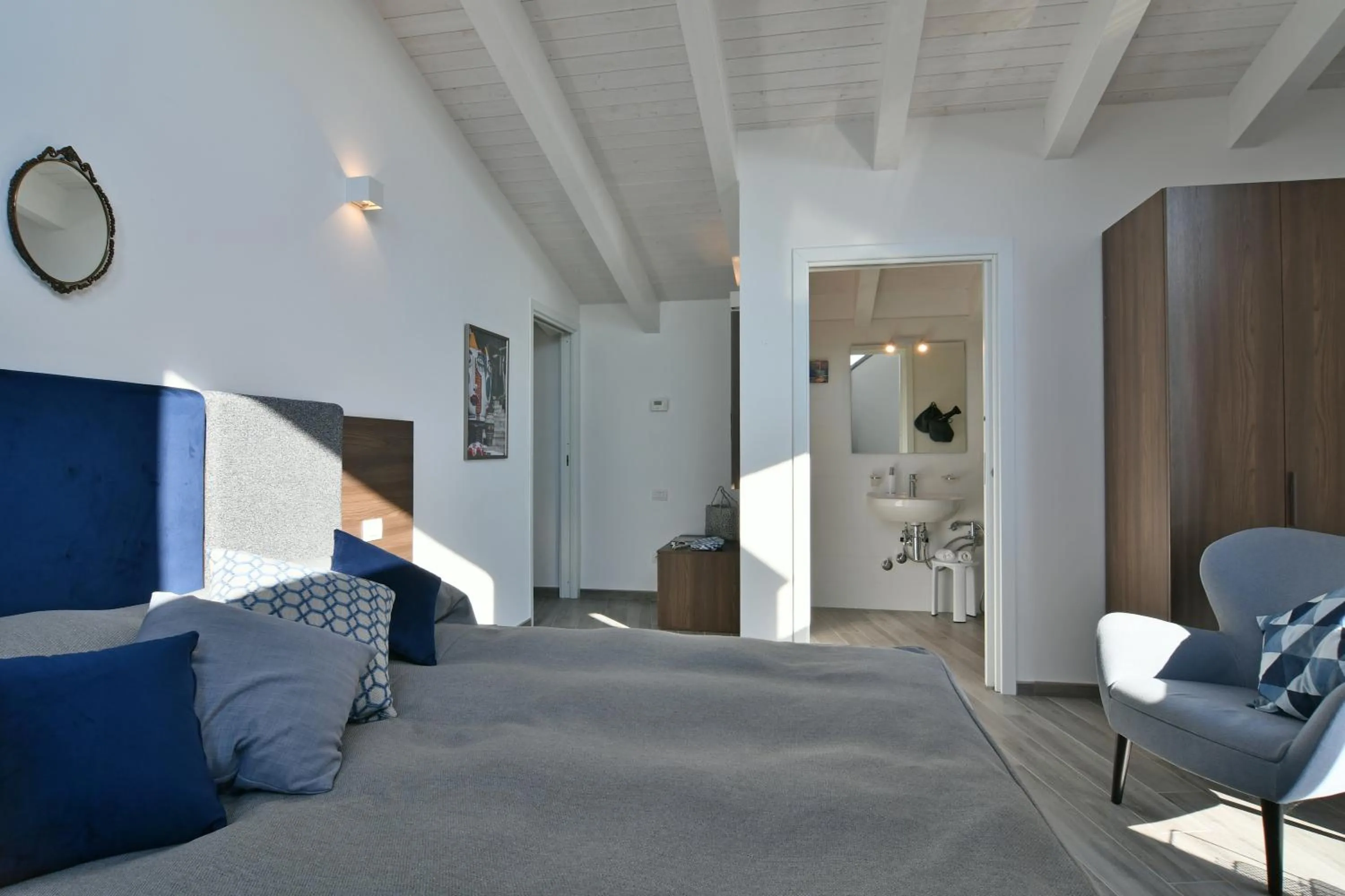 Photo of the whole room, Bed in Cirasa Luxury Country House