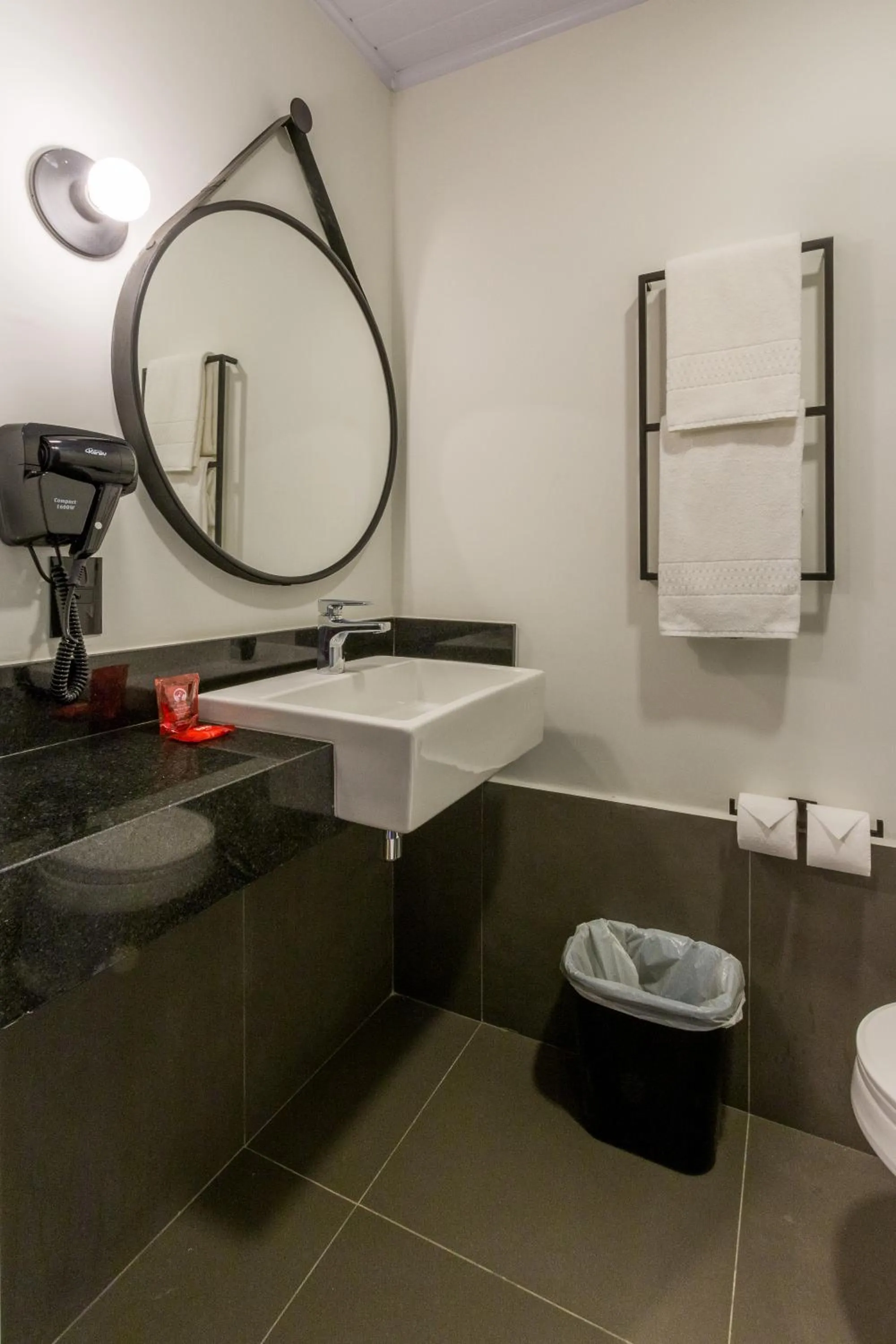 Bathroom in ibis Ribeirao Preto Vila do Golf