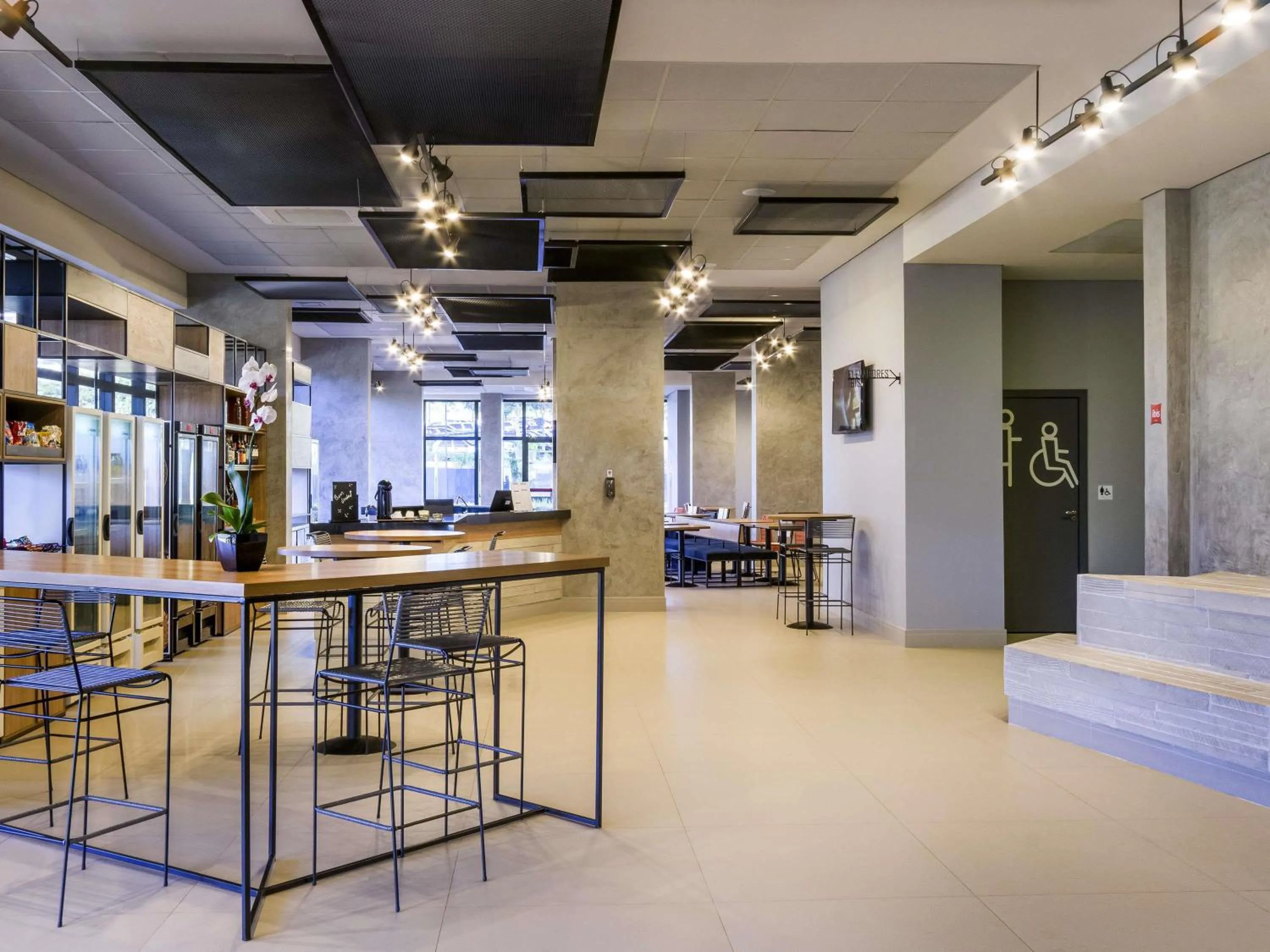 Lounge or bar in ibis Ribeirao Preto Vila do Golf