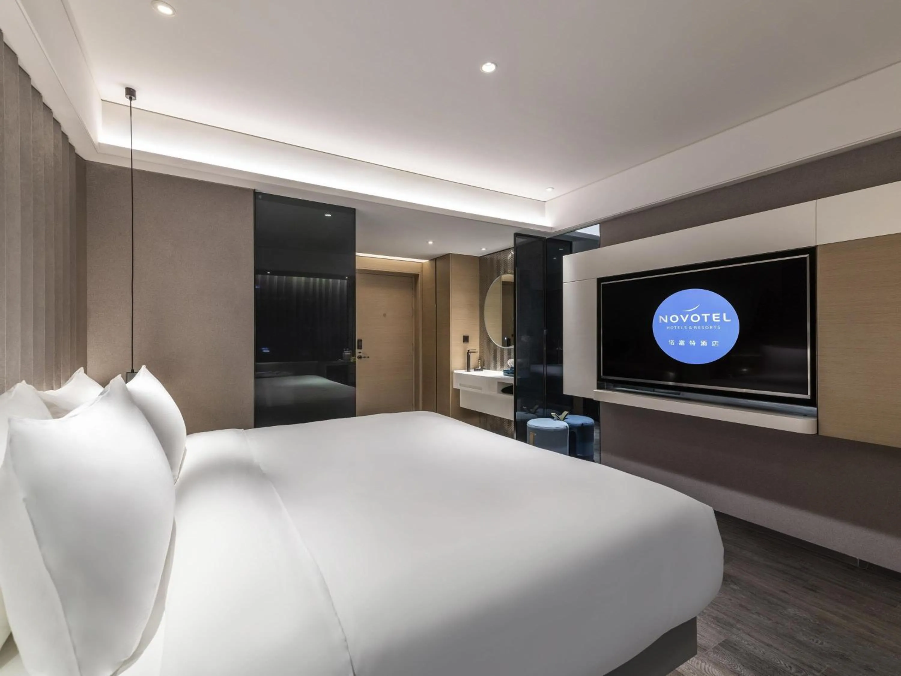 Bedroom, Bed in Novotel Yangzhou City Center