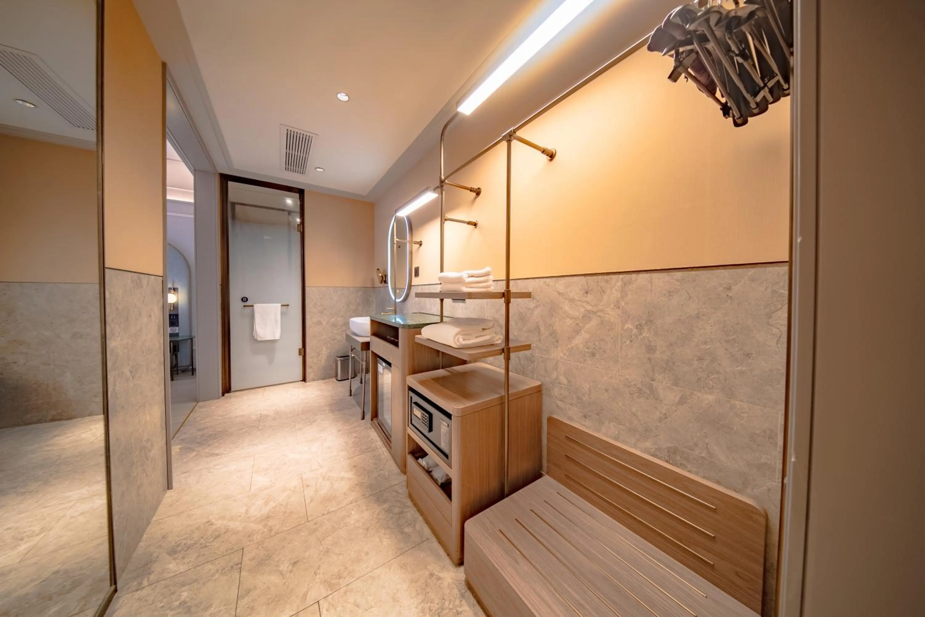 minibar, Bed in Mercure Lanzhou Downtown