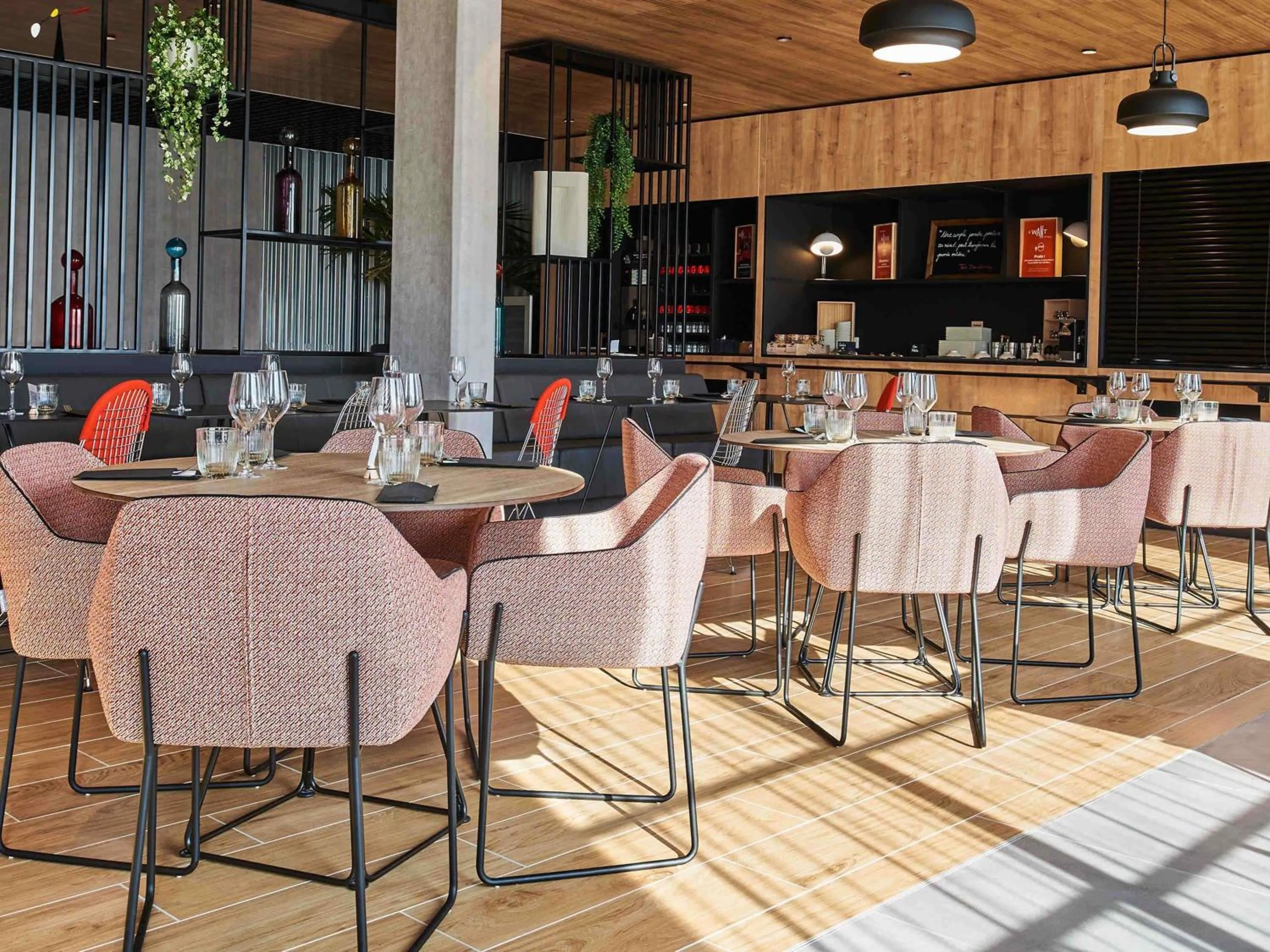 Restaurant/places to eat in Ibis Montlhery Paris Sud