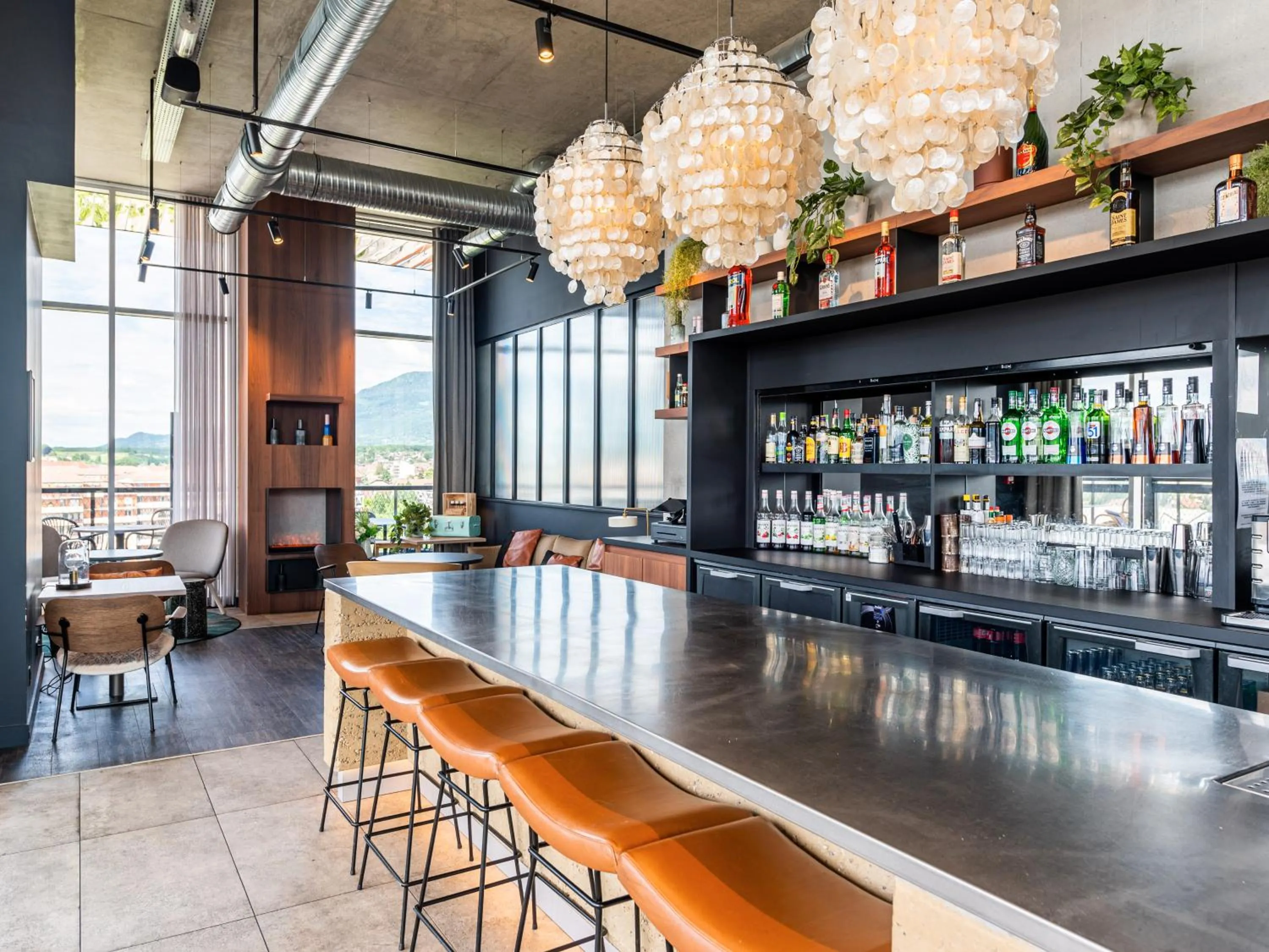 Communal lounge/ TV room in Novotel Annemasse Centre - Porte de Genève