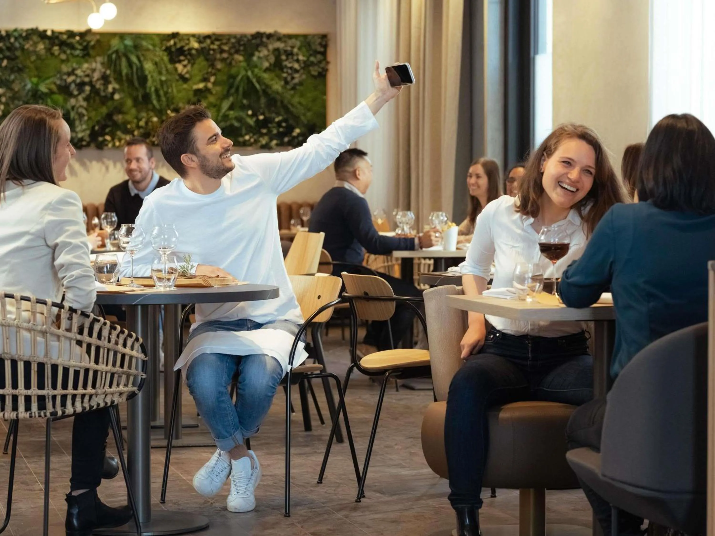 Lounge or bar in Novotel Annemasse Centre - Porte de Genève