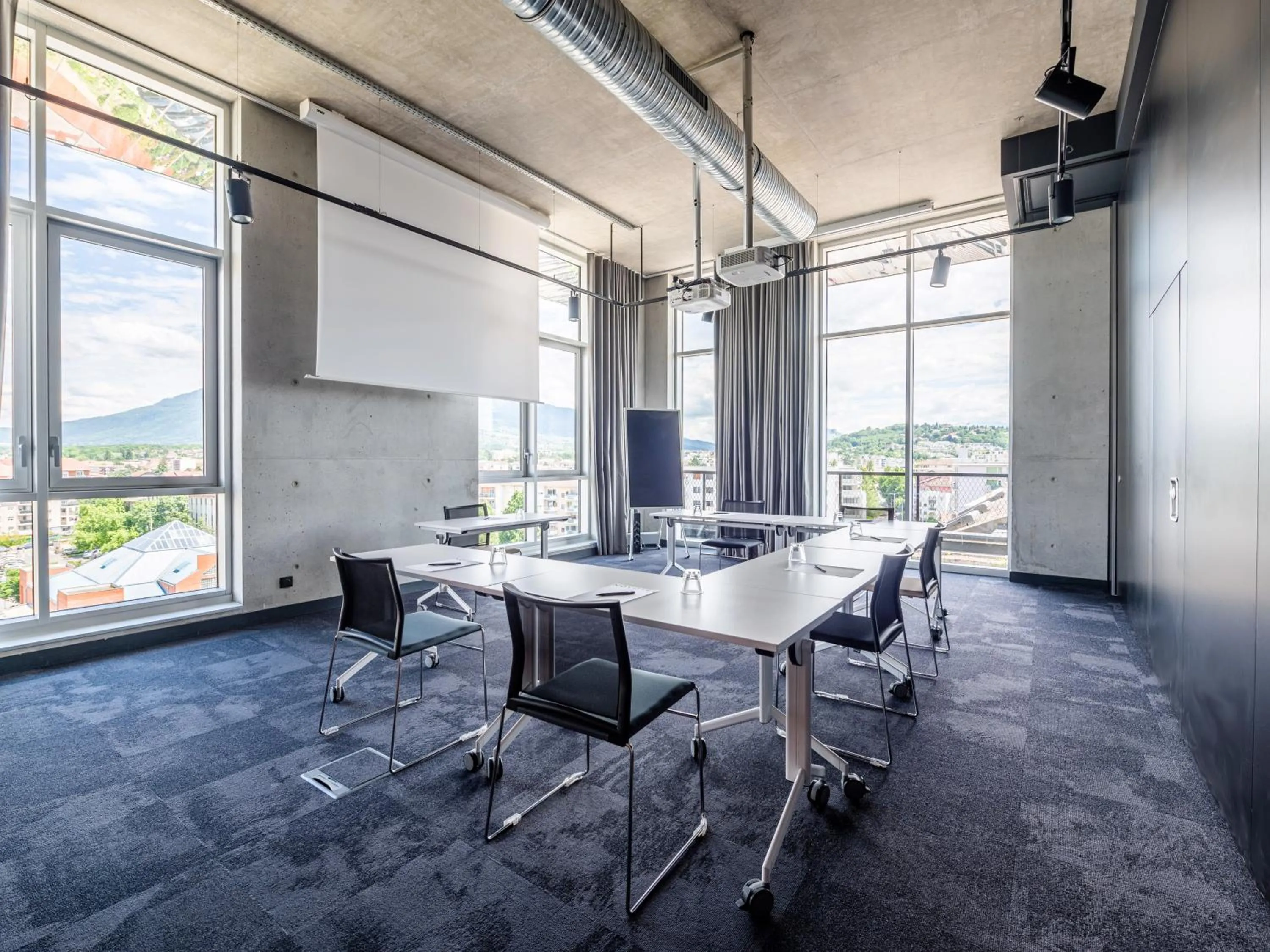 TV and multimedia in Novotel Annemasse Centre - Porte de Genève