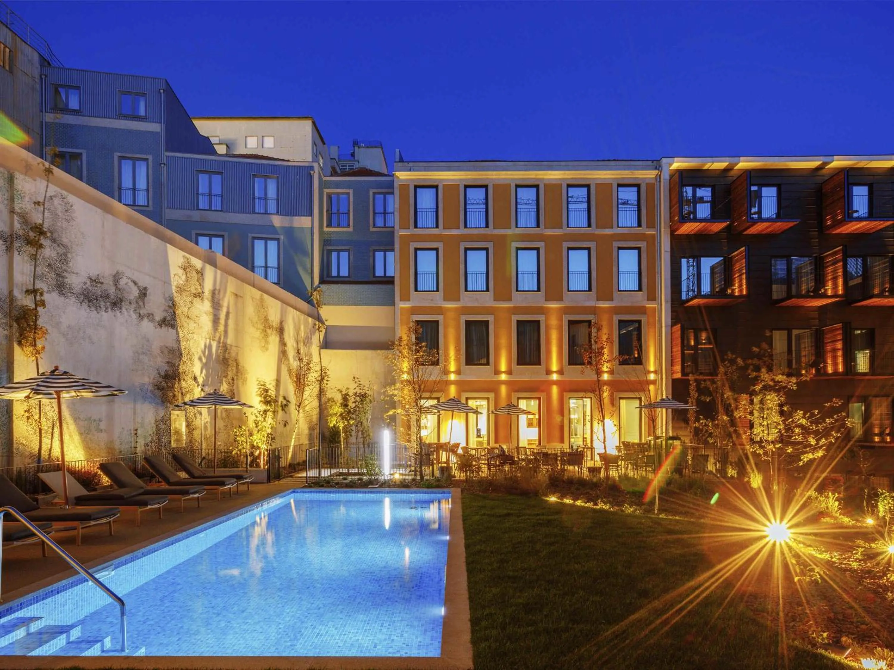 Pool view in Mercure Porto Centro Aliados