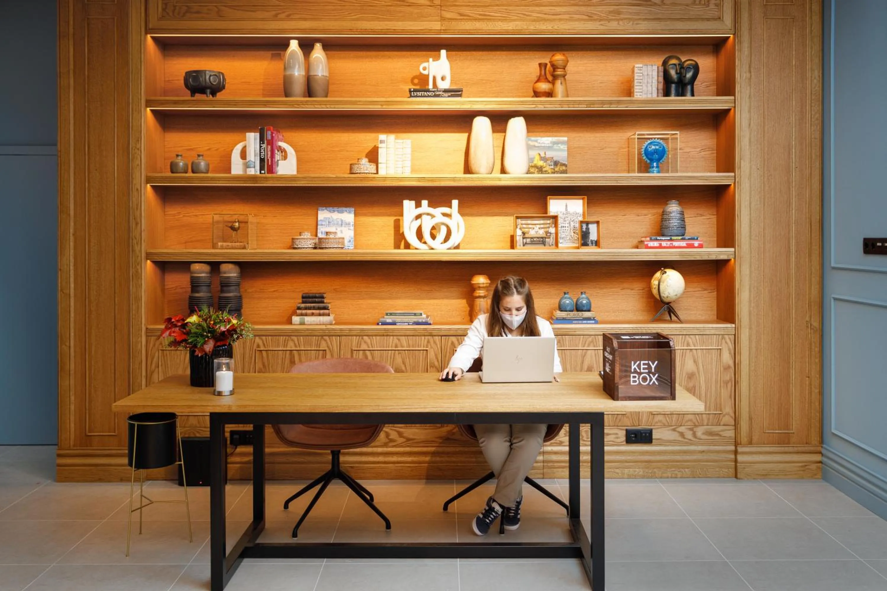 Lobby or reception in Mercure Porto Centro Aliados
