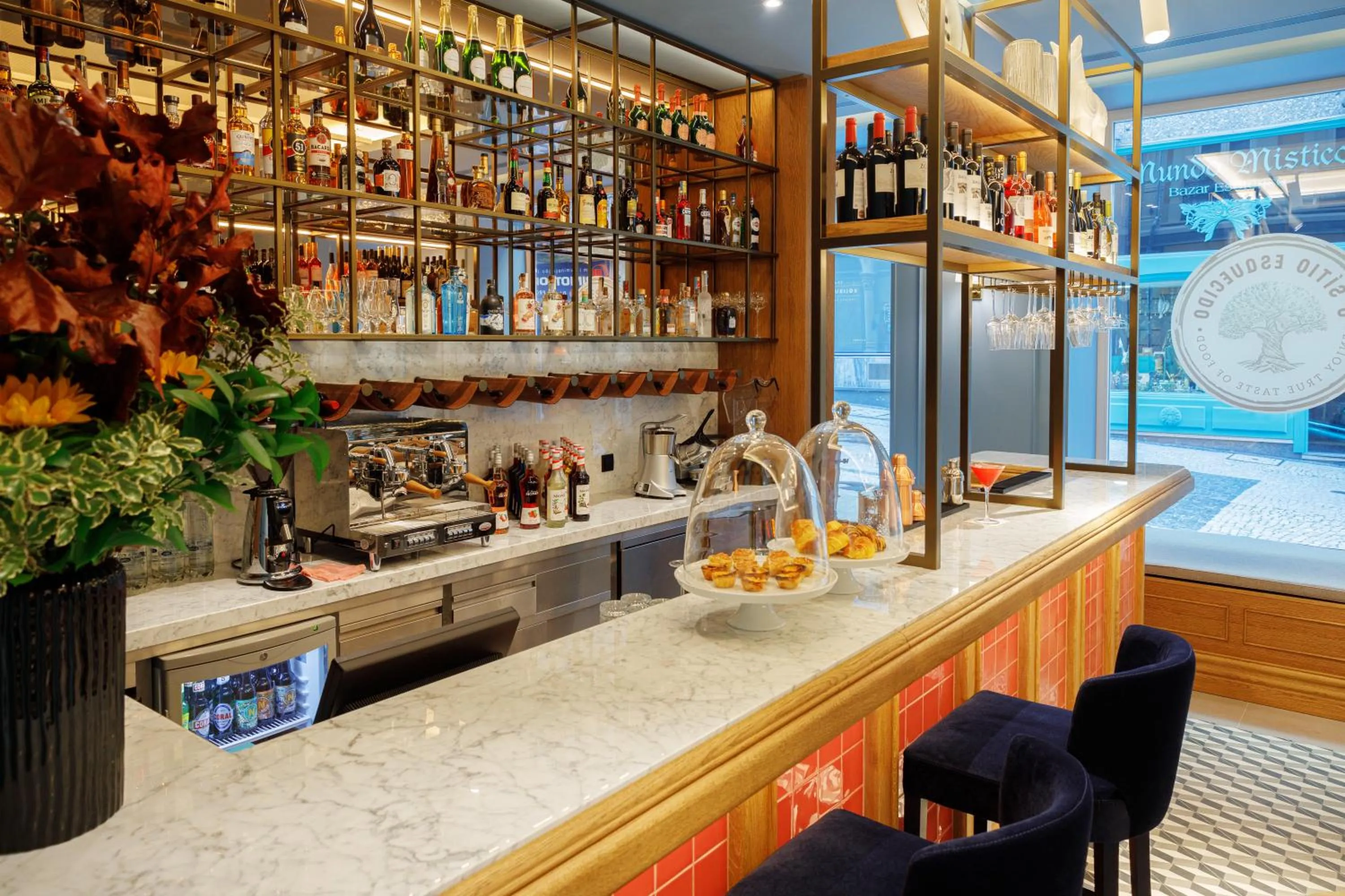 Lounge or bar in Mercure Porto Centro Aliados