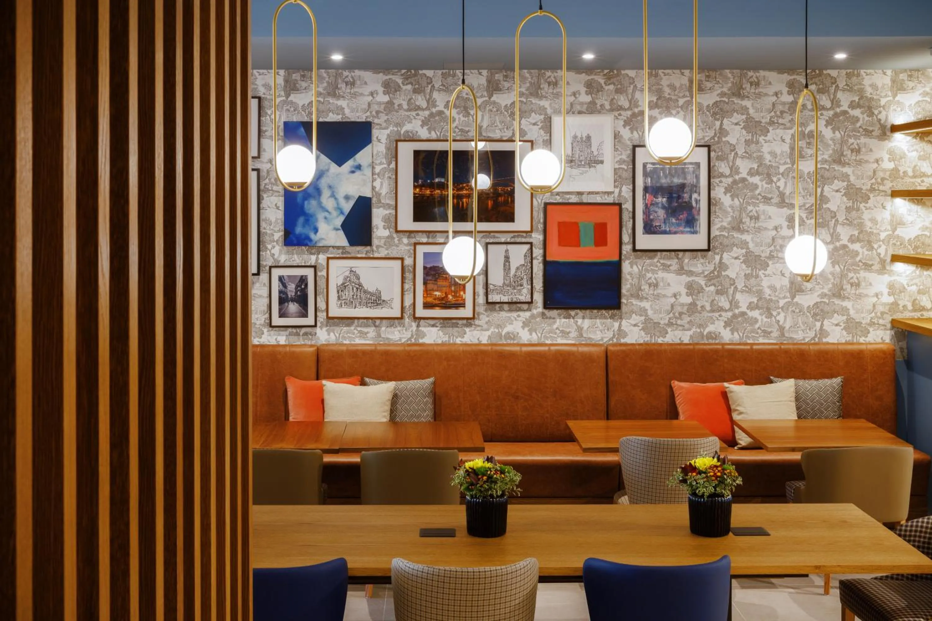 Lounge or bar in Mercure Porto Centro Aliados