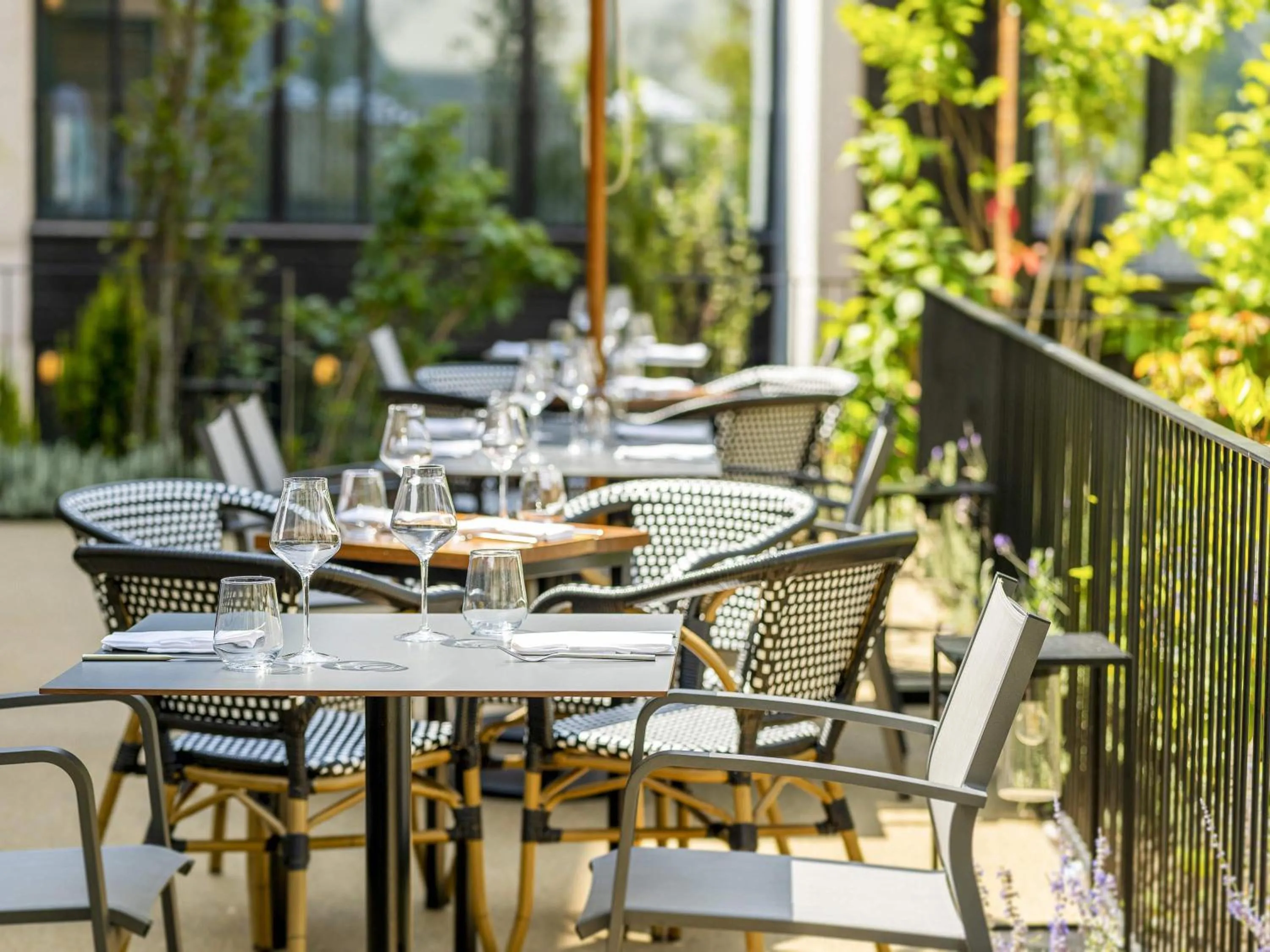 Lounge or bar in Mercure Porto Centro Aliados