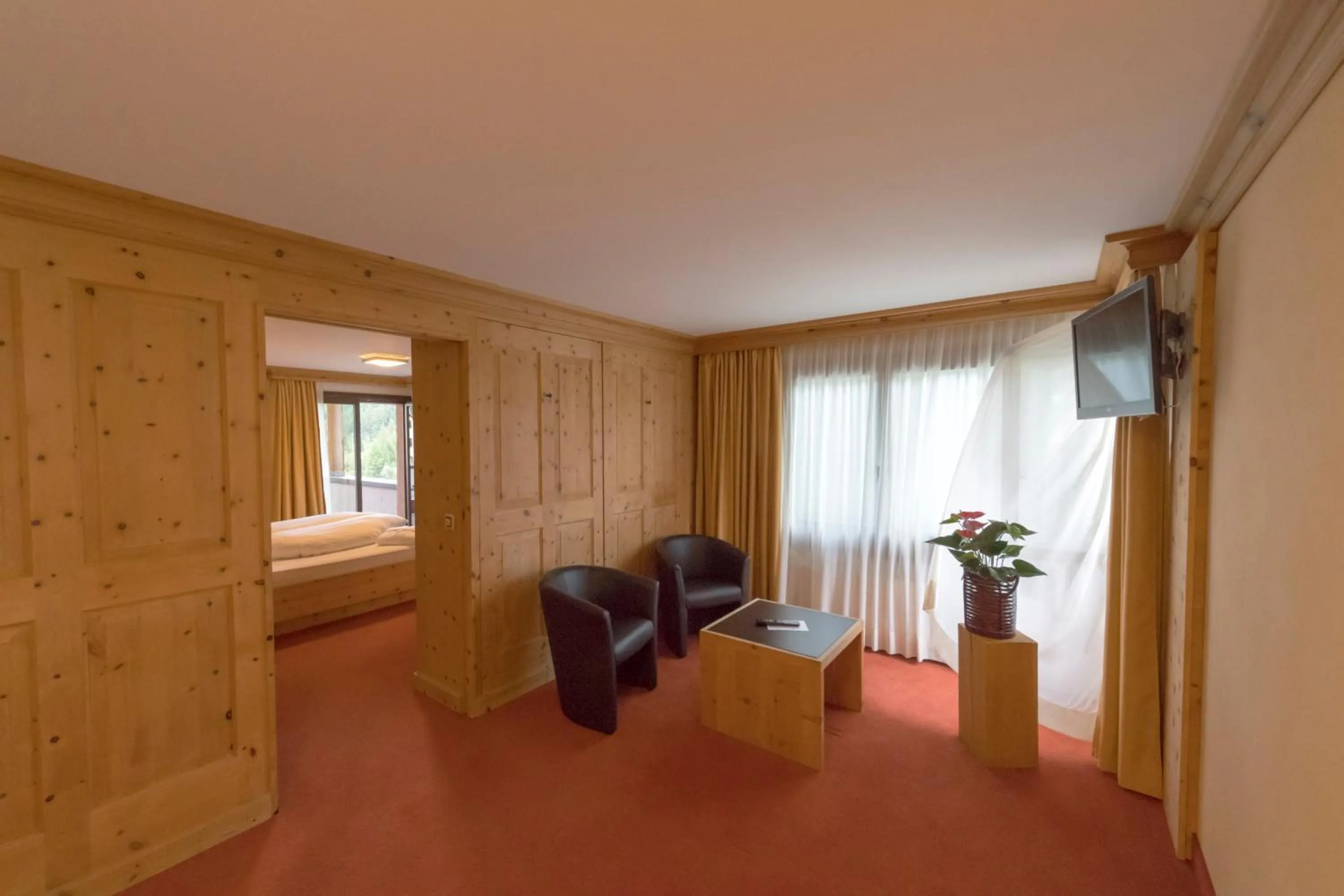 Living room, Bed in Hotel Palü