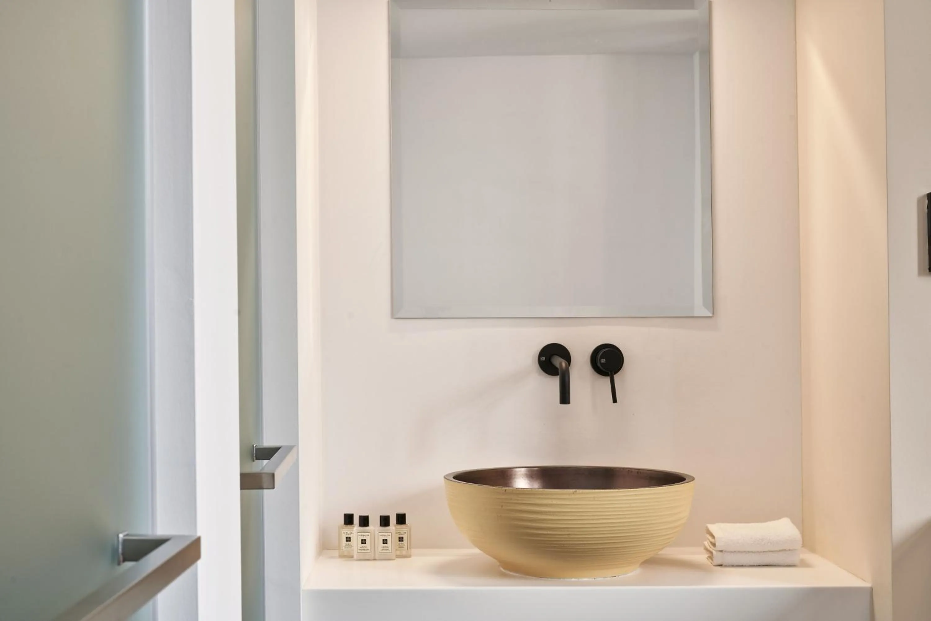 Bathroom in Asomaton