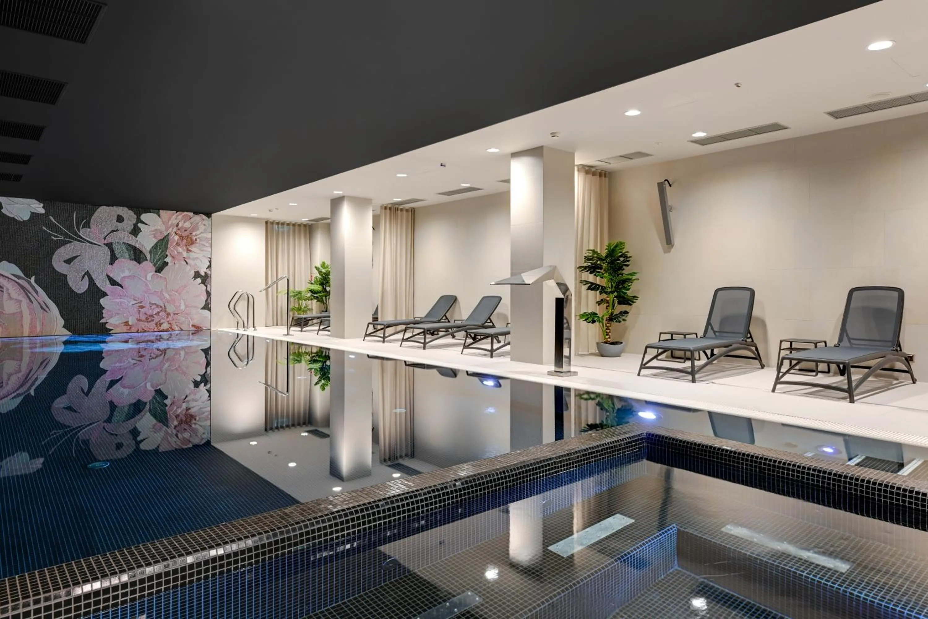 Swimming pool in GRANO APARTMENTS Gdańsk Residence SPA & Wellness - GRANO APARTMENTS Gdańsk Old Town SPA & Wellness