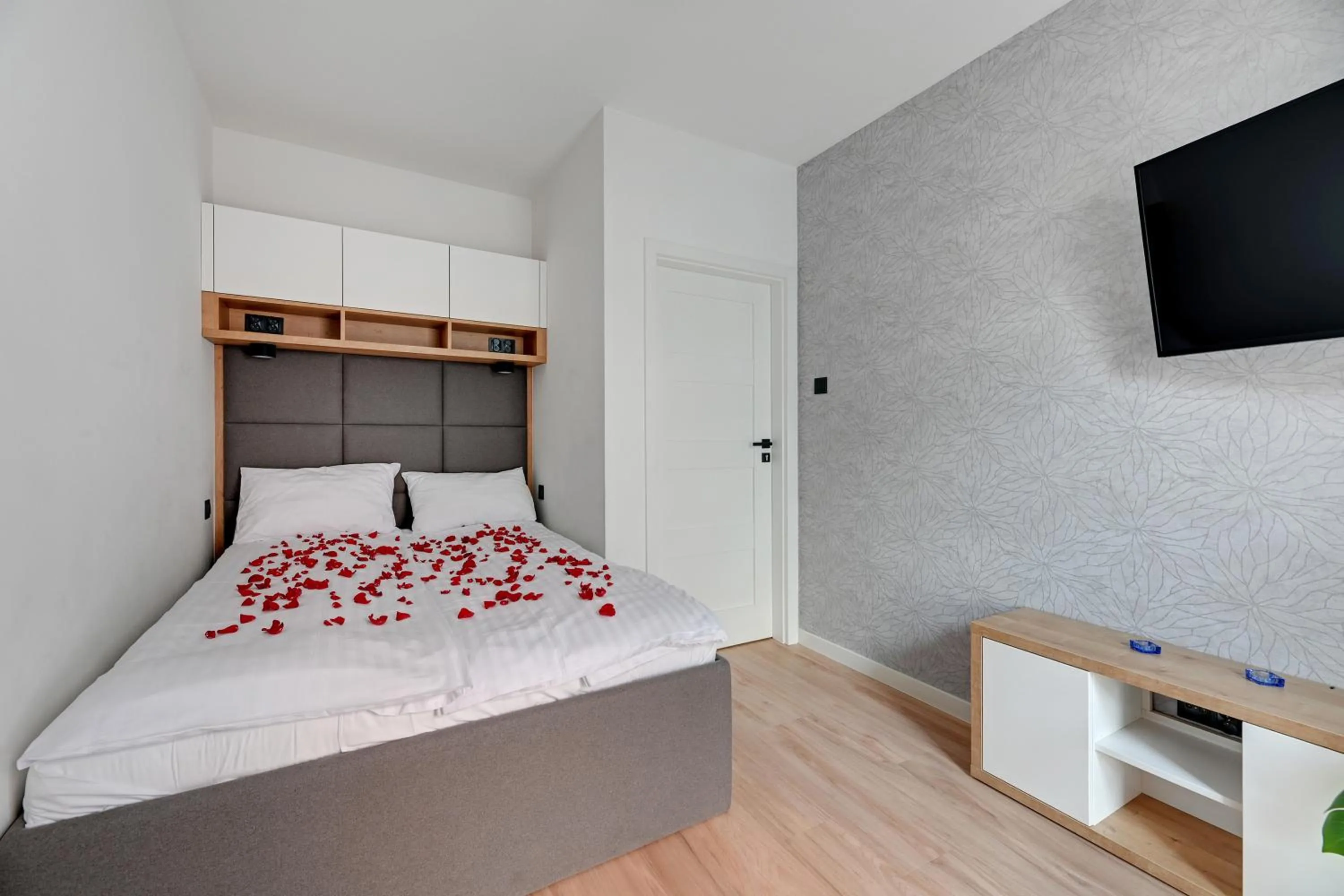 Bedroom, Bed in GRANO APARTMENTS Gdańsk Residence SPA & Wellness - GRANO APARTMENTS Gdańsk Old Town SPA & Wellness