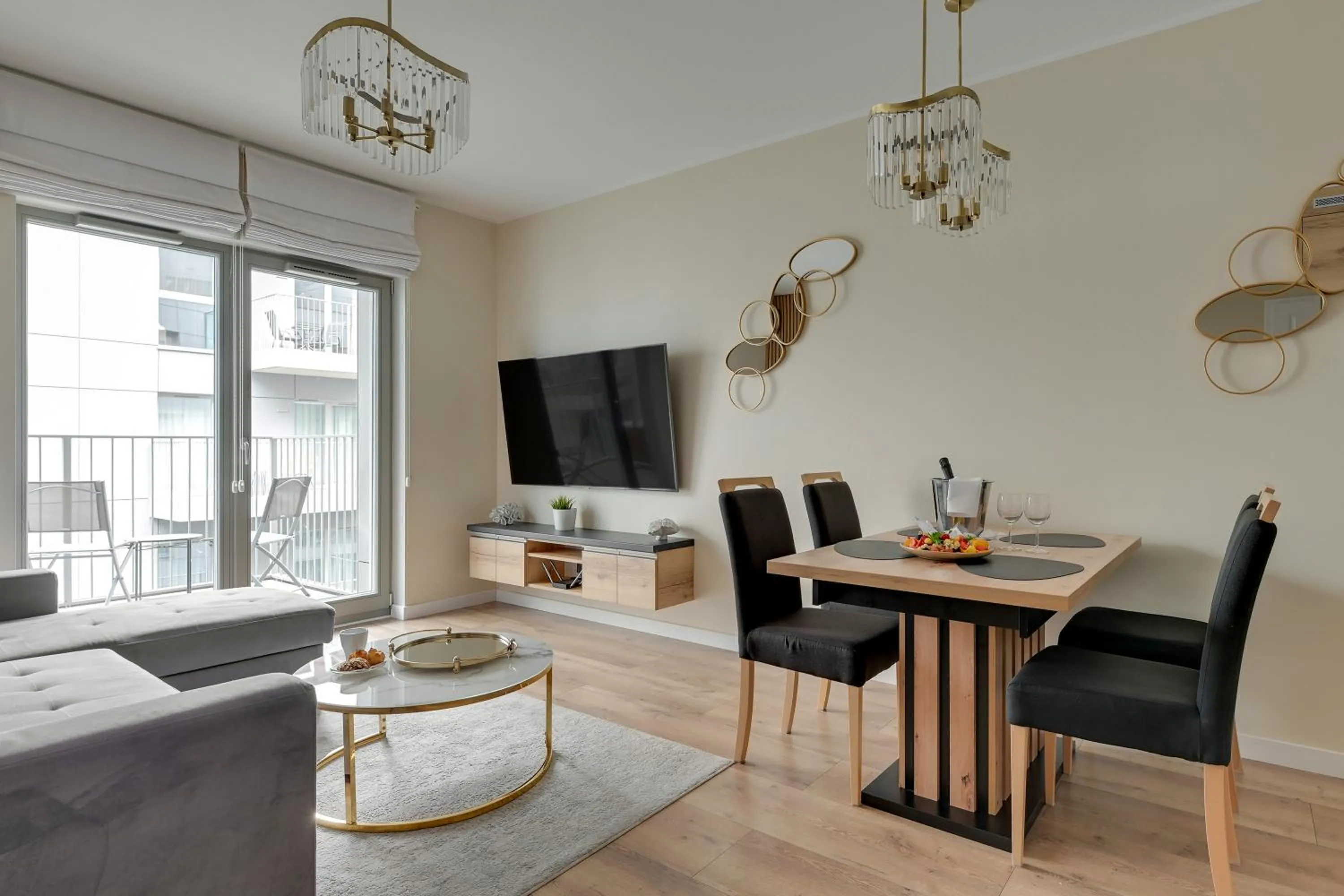 TV and multimedia in GRANO APARTMENTS Gdańsk Residence SPA & Wellness - GRANO APARTMENTS Gdańsk Old Town SPA & Wellness