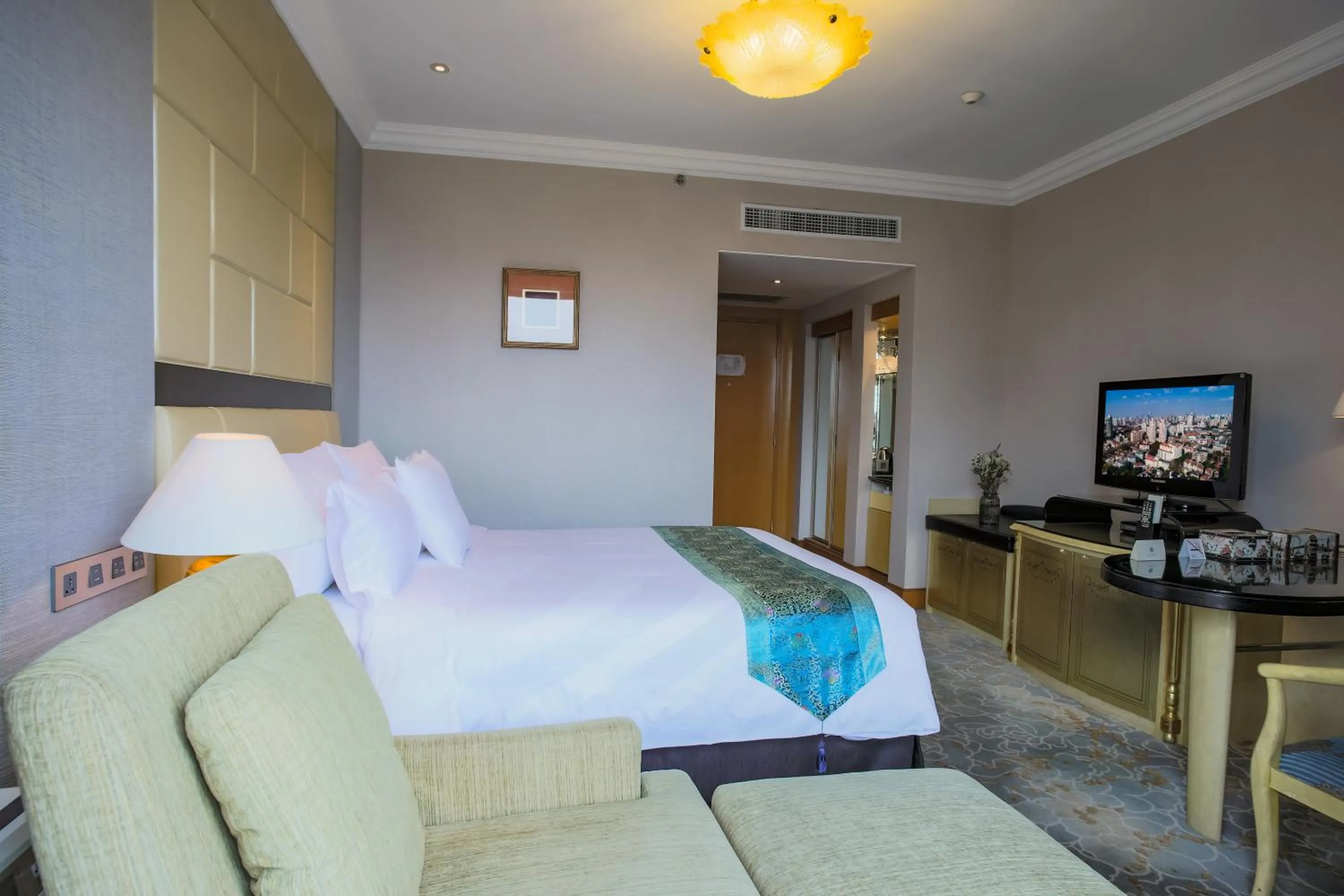 Bed in Anting Villa Hotel
