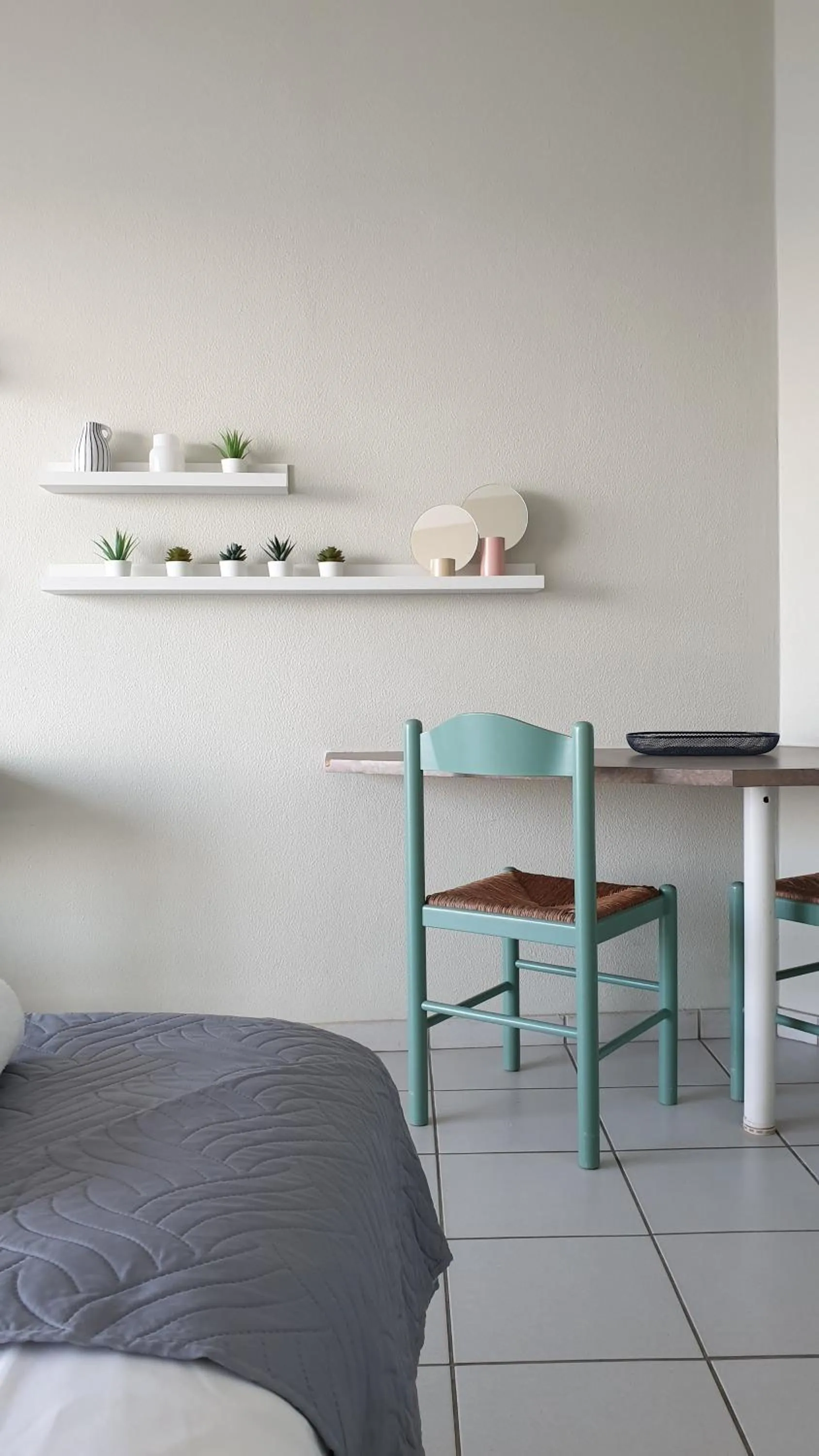 Dining area, Bed in Ostria Studios