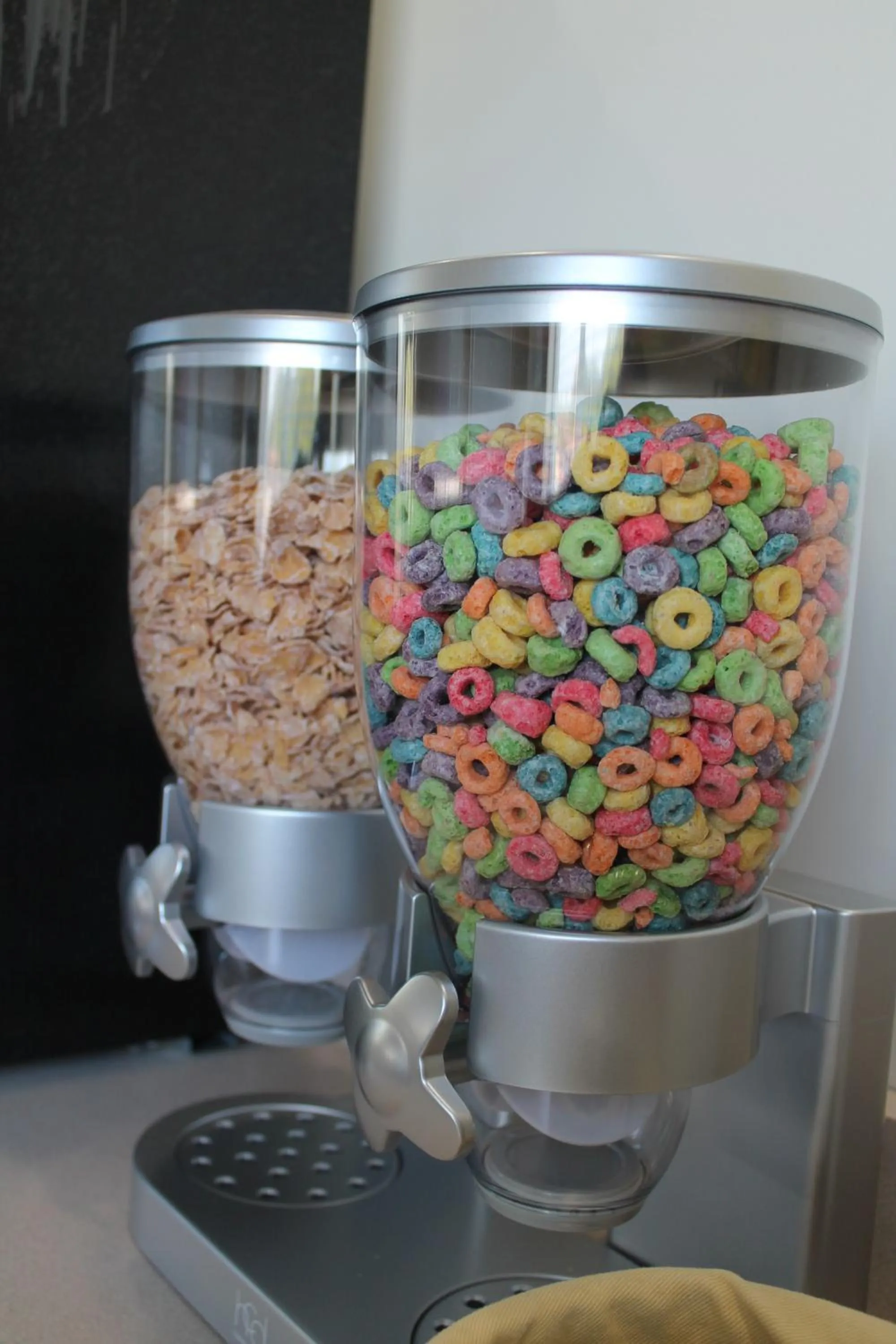 Breakfast in American Host Inn