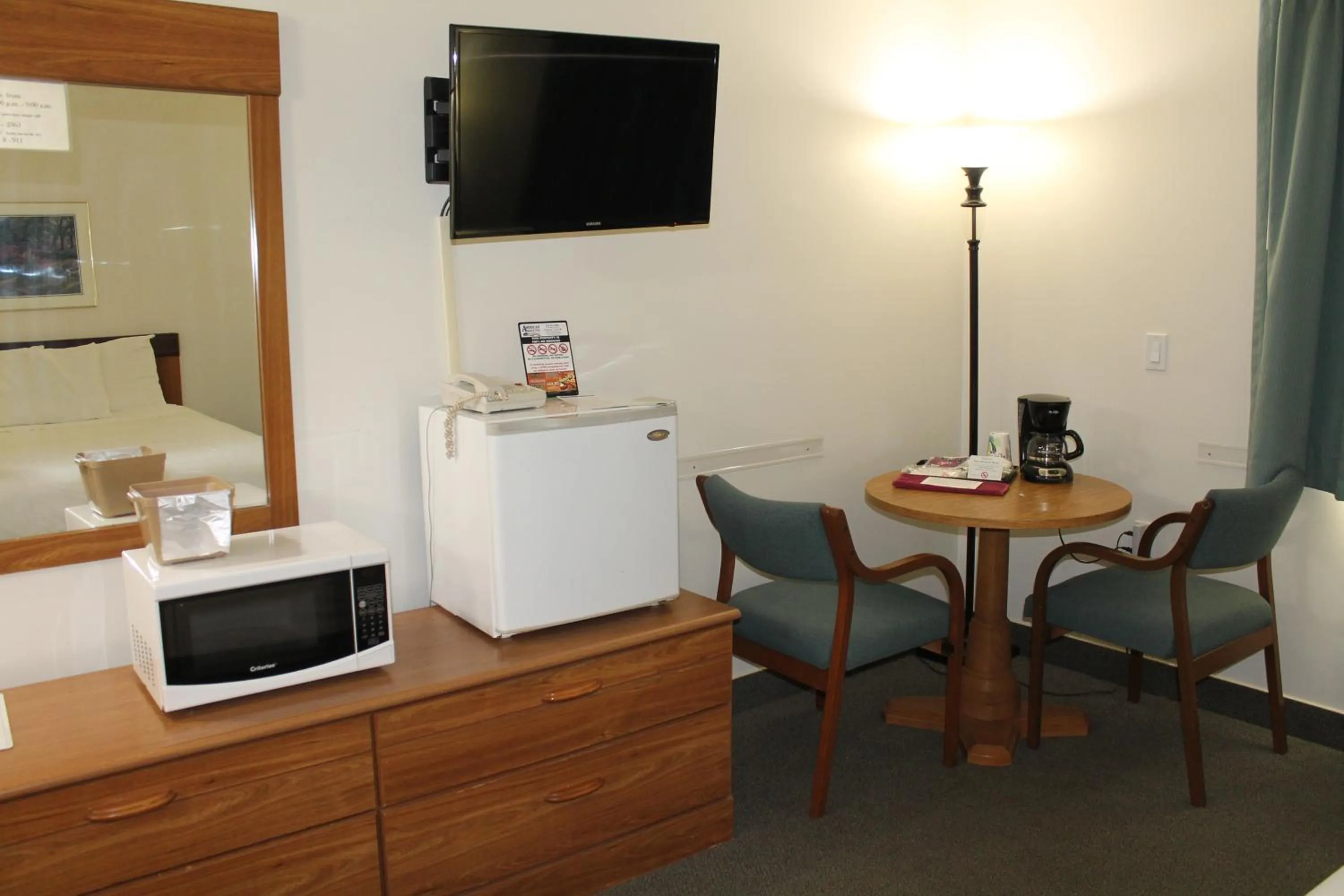 Seating area in American Host Inn