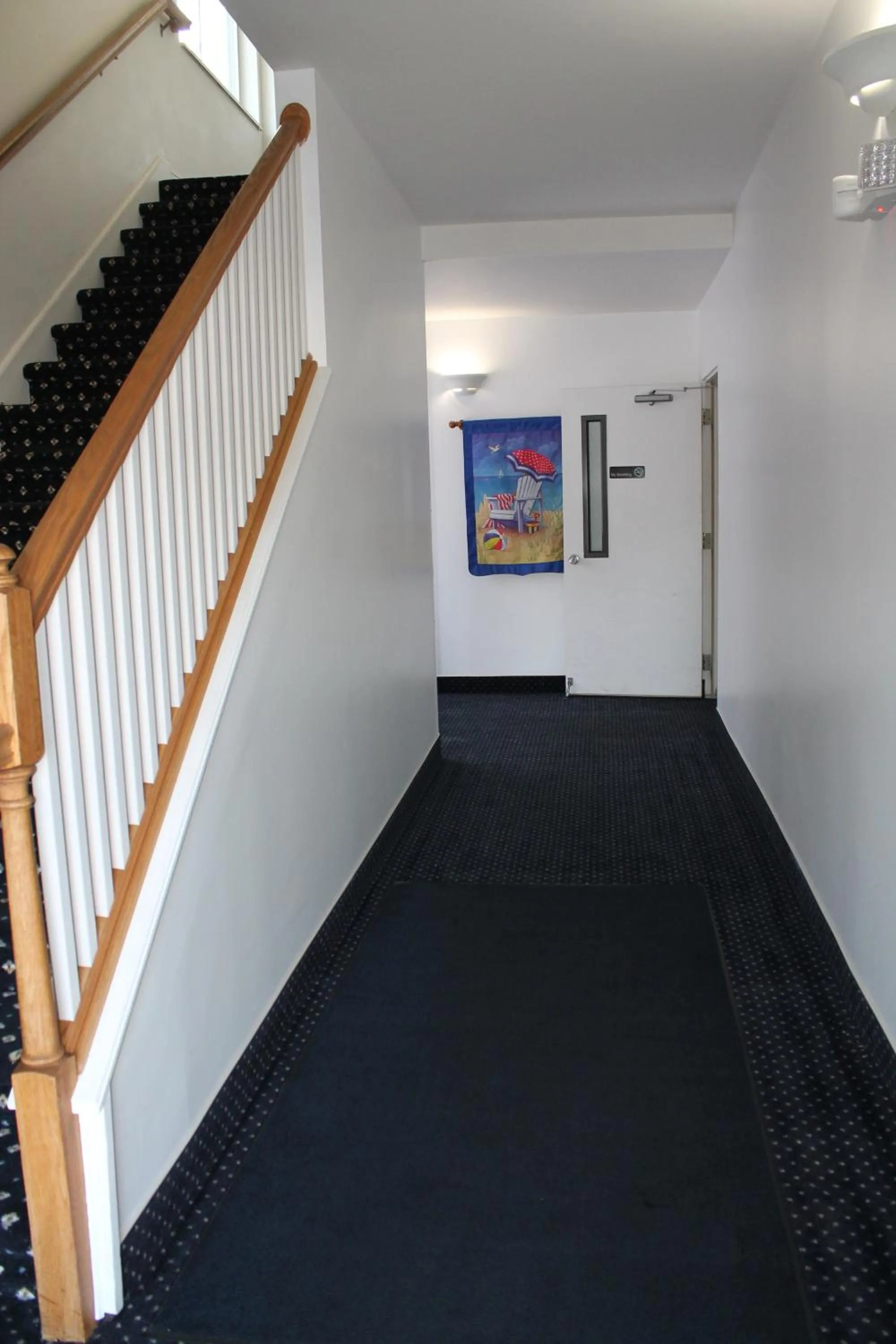 Facade/entrance in American Host Inn